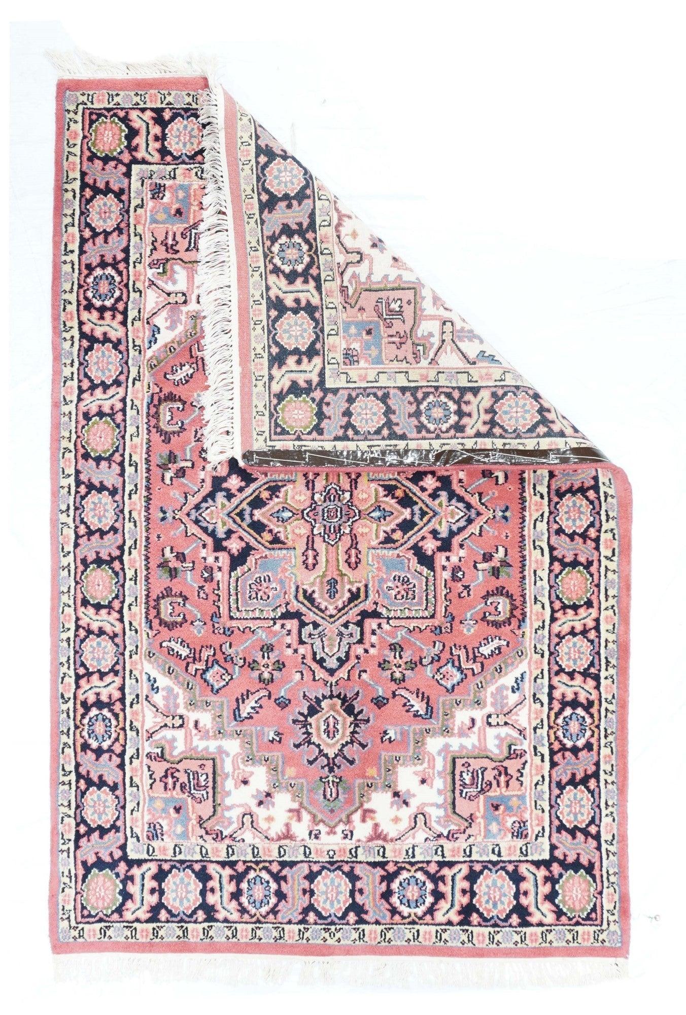 Indischer Heriz-Teppich 3'11'' x 5'11''.