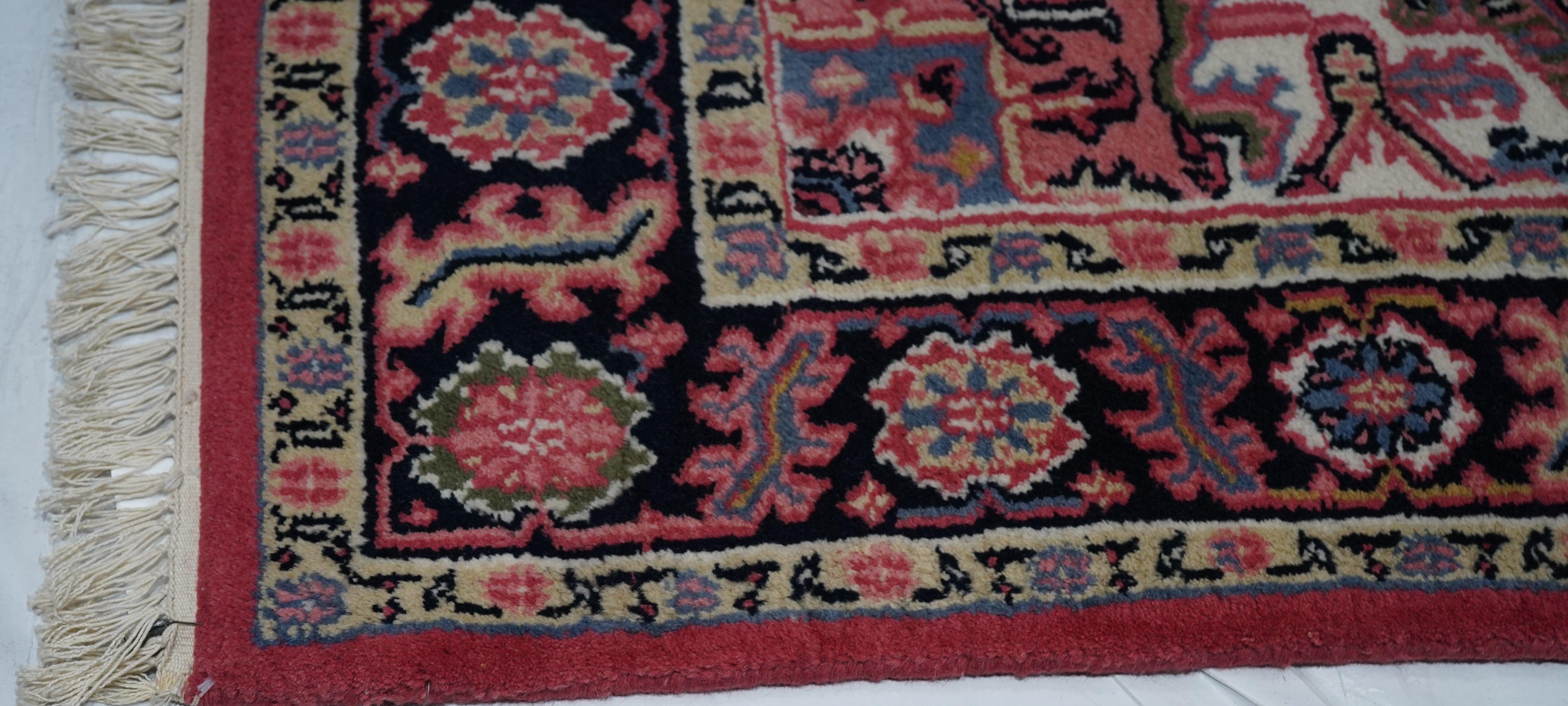 Indischer Heriz-Teppich 3'11'' x 5'11'' (21. Jahrhundert und zeitgenössisch) im Angebot