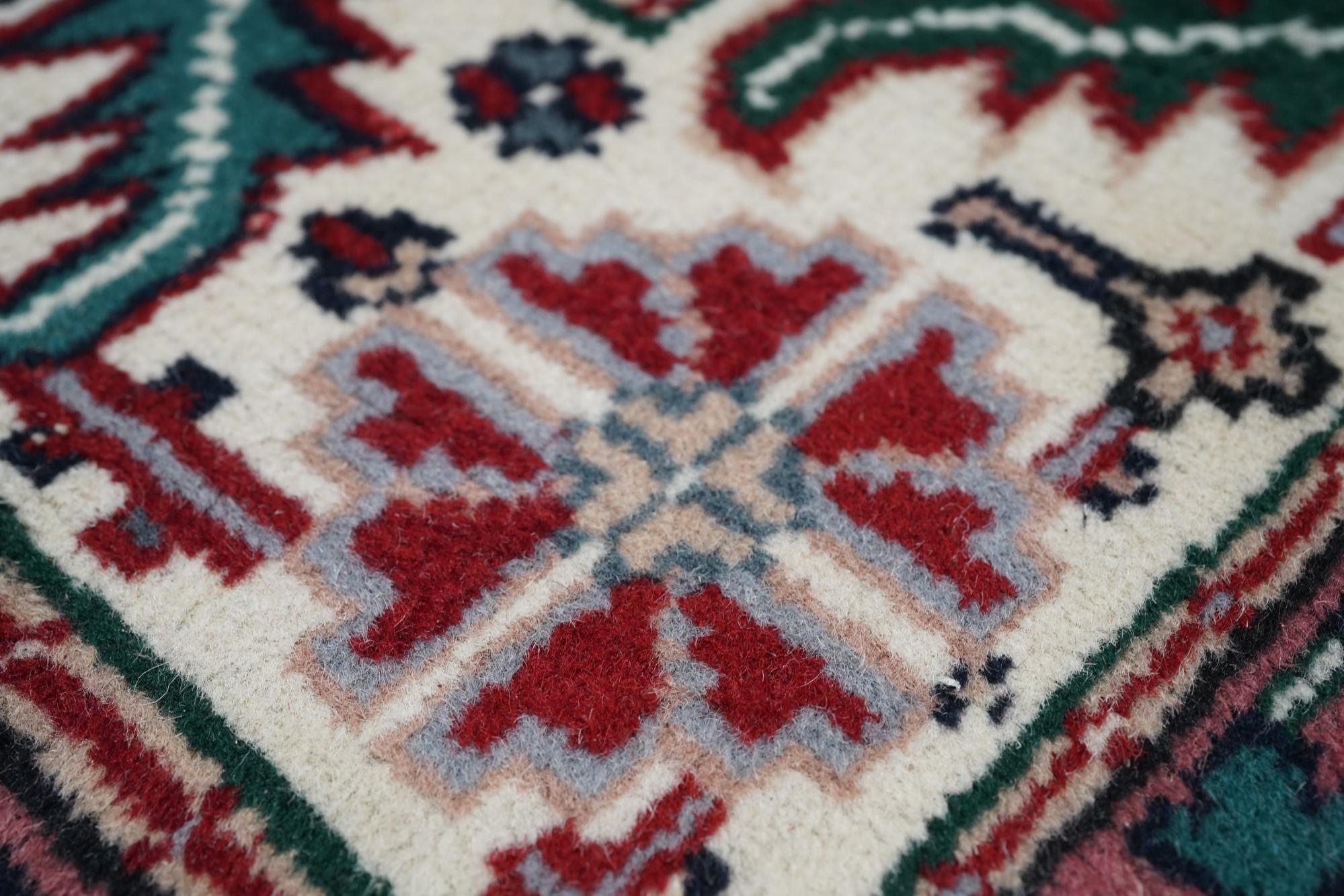 Indischer Heriz-Teppich im Vintage-Stil, 6'1'' x 9'1'' im Angebot 1