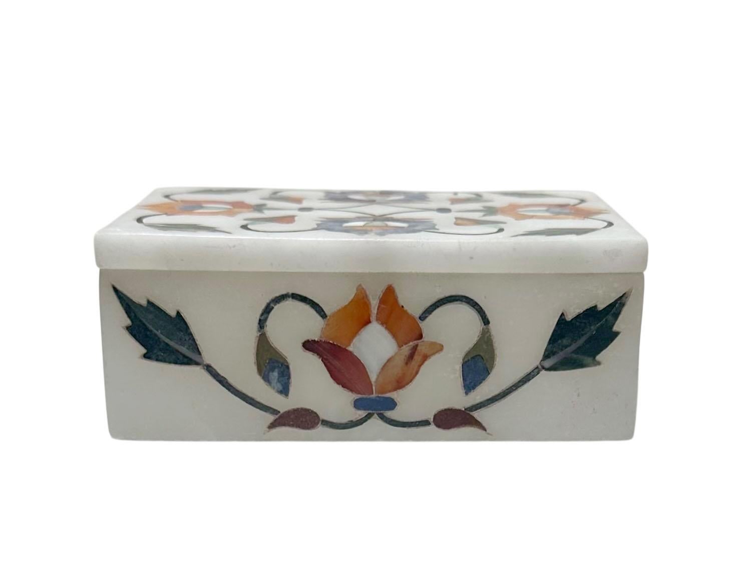 Indische Intarsienbox aus Marmor  Floraler Achat und Edelsteine (Edelsteinmix) im Angebot