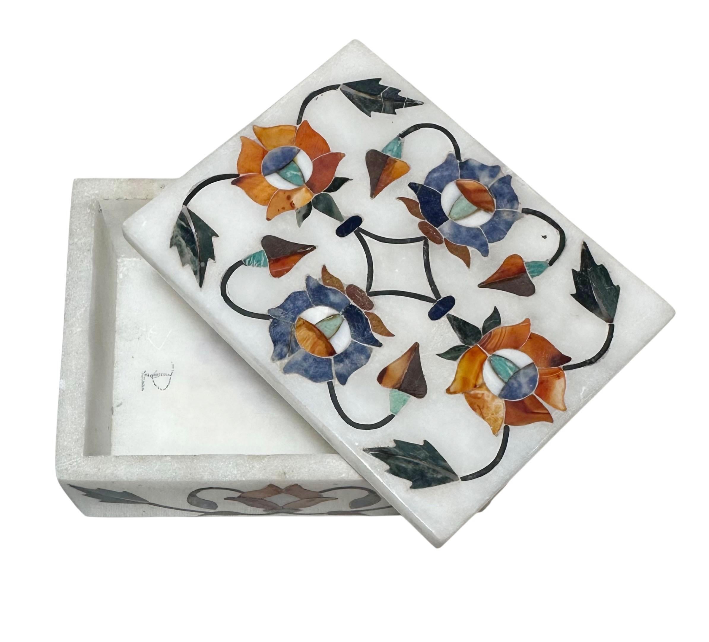 Indische Intarsienbox aus Marmor  Floraler Achat und Edelsteine im Angebot 1