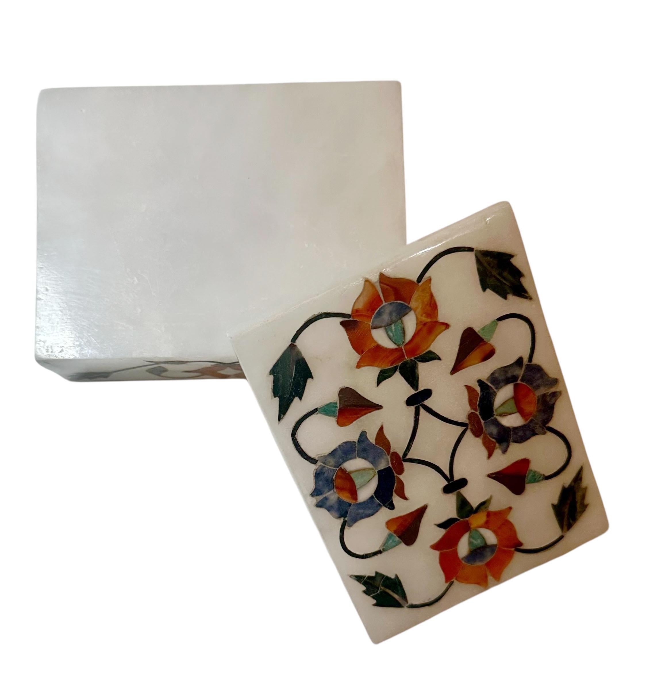 Indische Intarsienbox aus Marmor  Floraler Achat und Edelsteine im Angebot 4