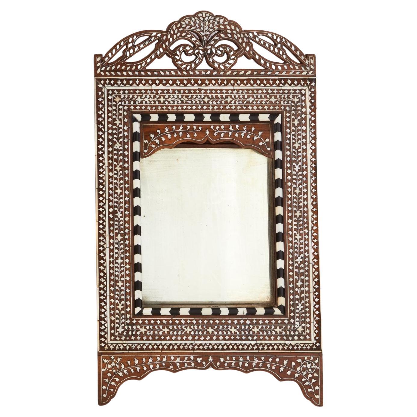 What do Victorian mirrors look like?