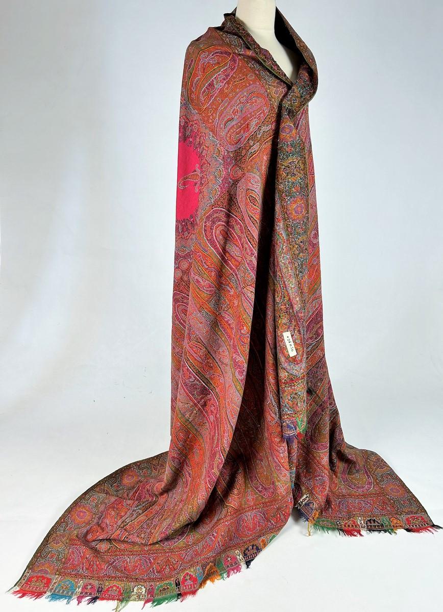 Indian Kani cashmere shawl with fuchsia and black center Circa 1860 For Sale 8