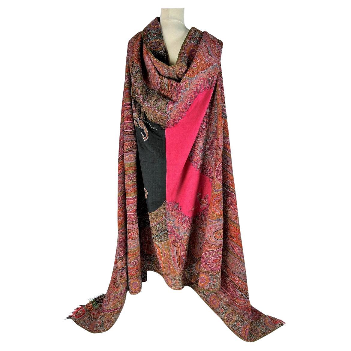 Indian Kani cashmere shawl with fuchsia and black center Circa 1860 For Sale