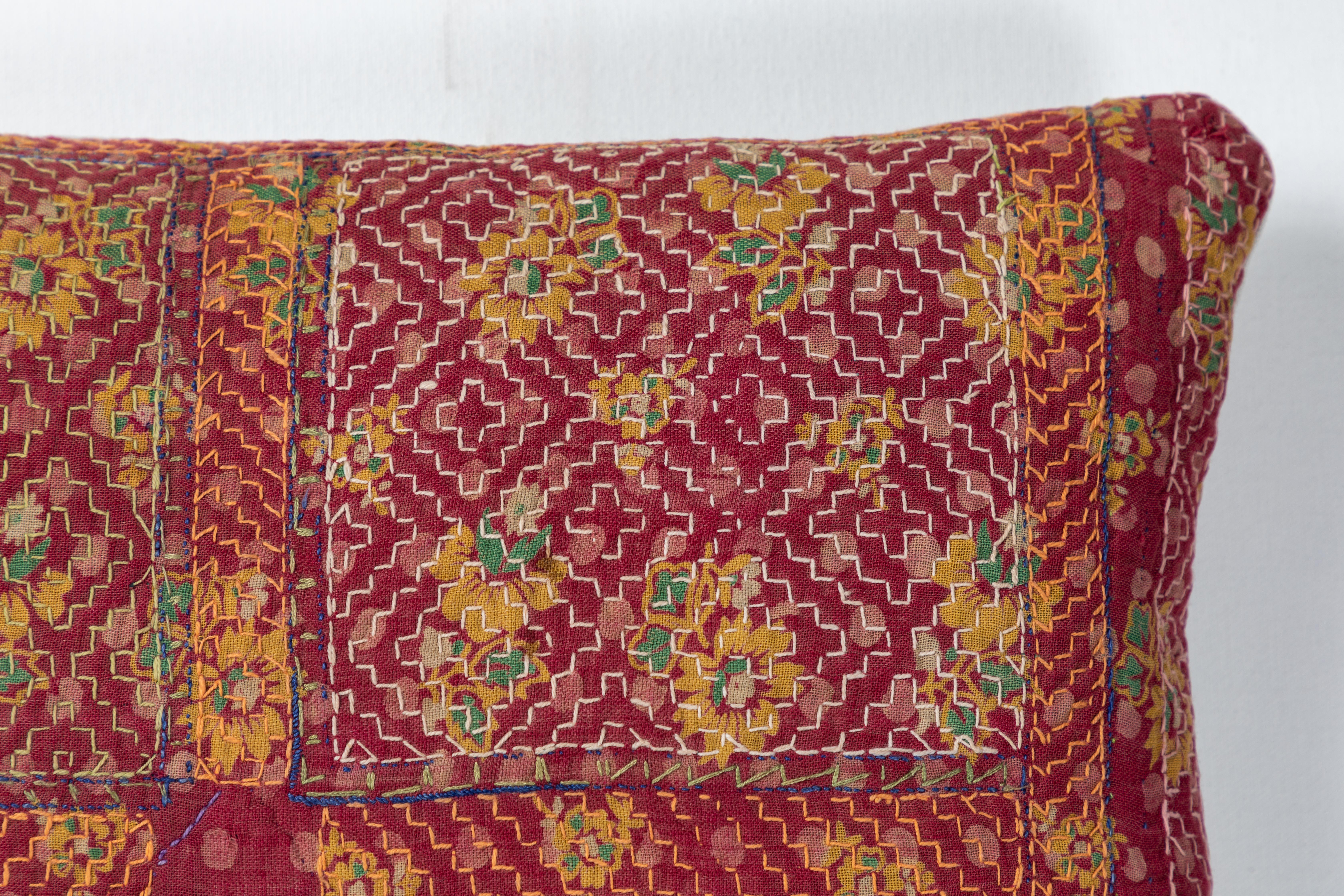 Indian Kantha Quilt Pillow In Good Condition For Sale In Los Angeles, CA