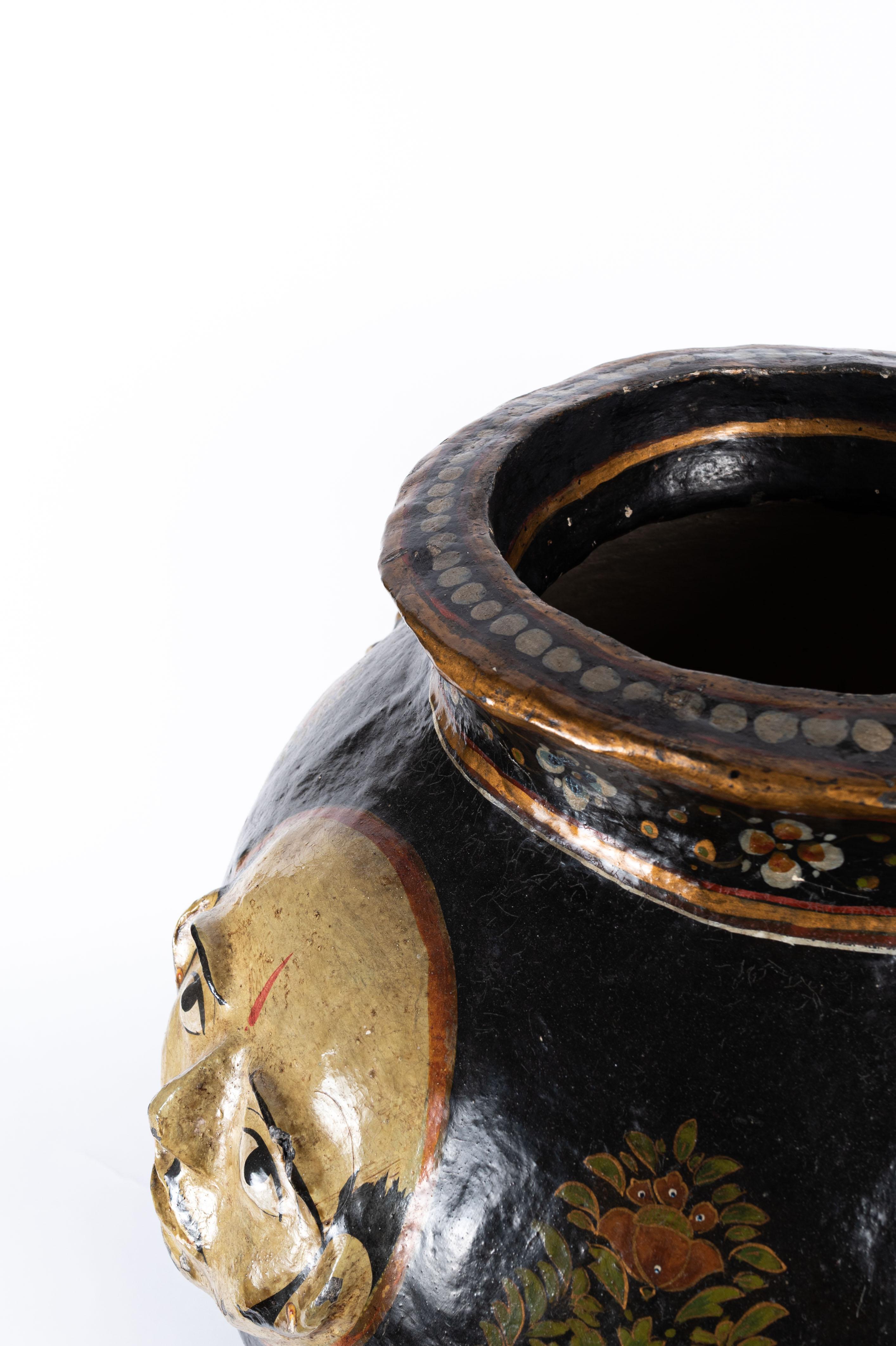 Indian (Kashmir) 19th century papier maché vase For Sale 1