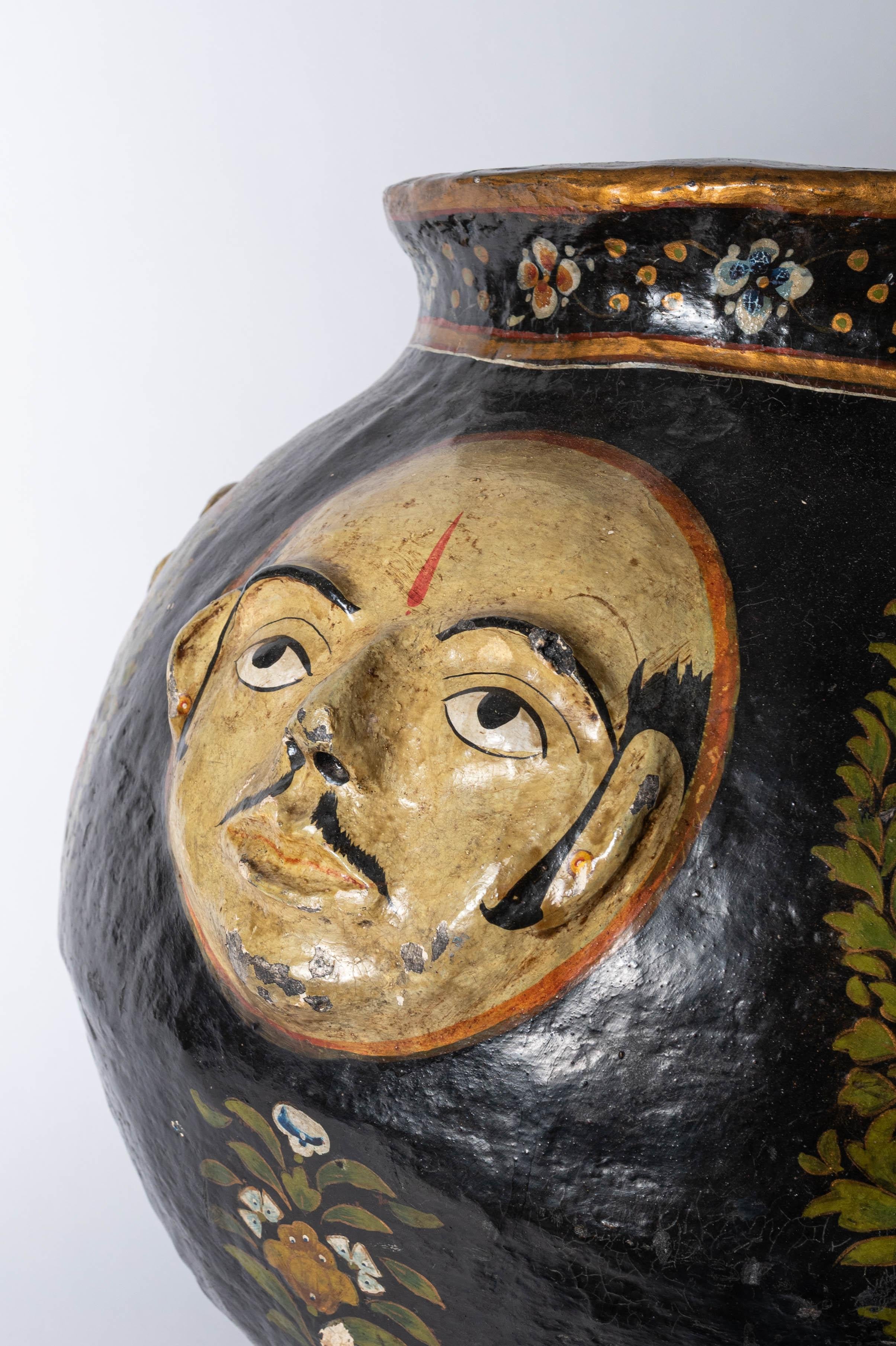Indian (Kashmir) 19th century papier maché vase For Sale 2