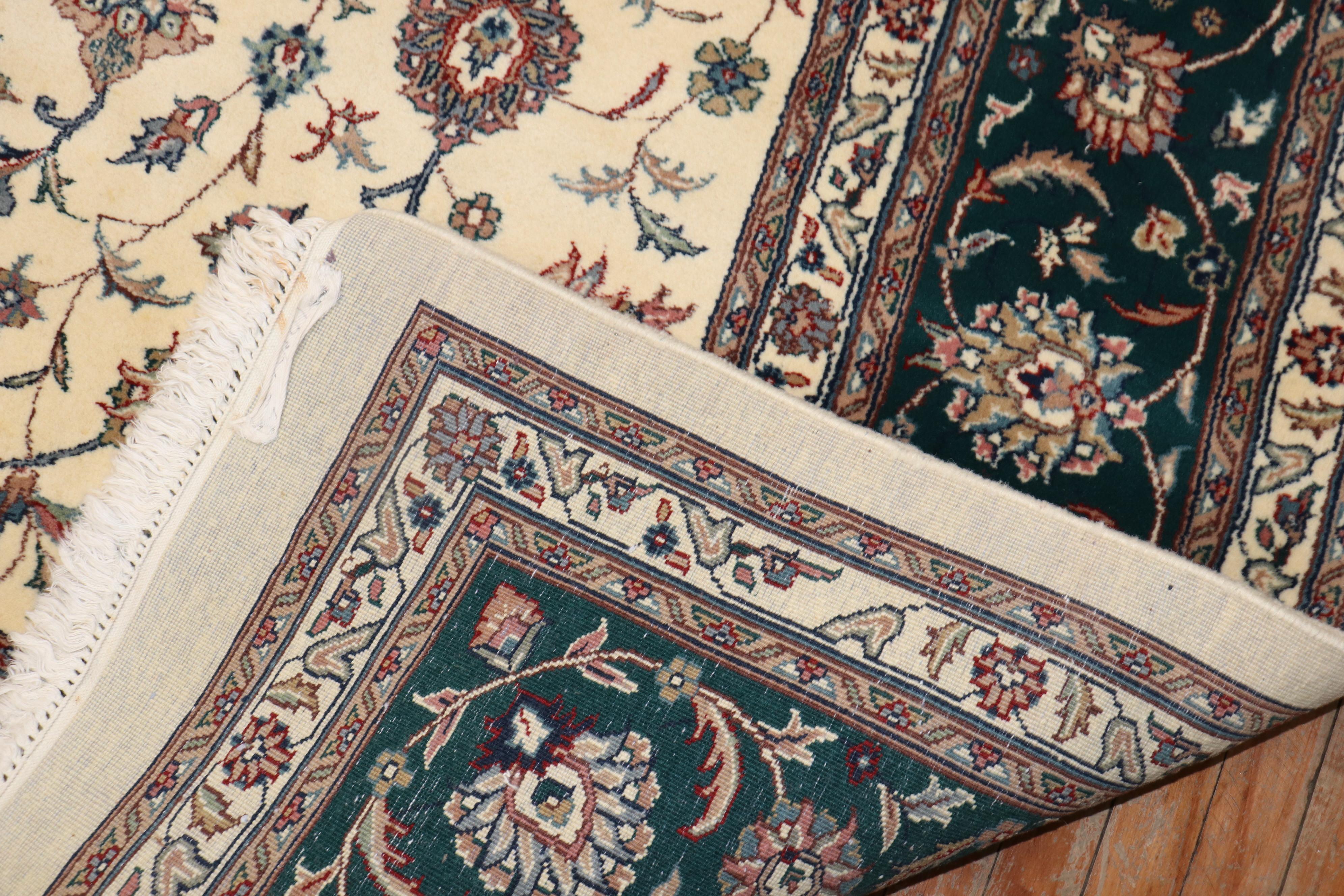 Großer elfenbeingrüner indischer Vintage-Raumteppich im Angebot 5