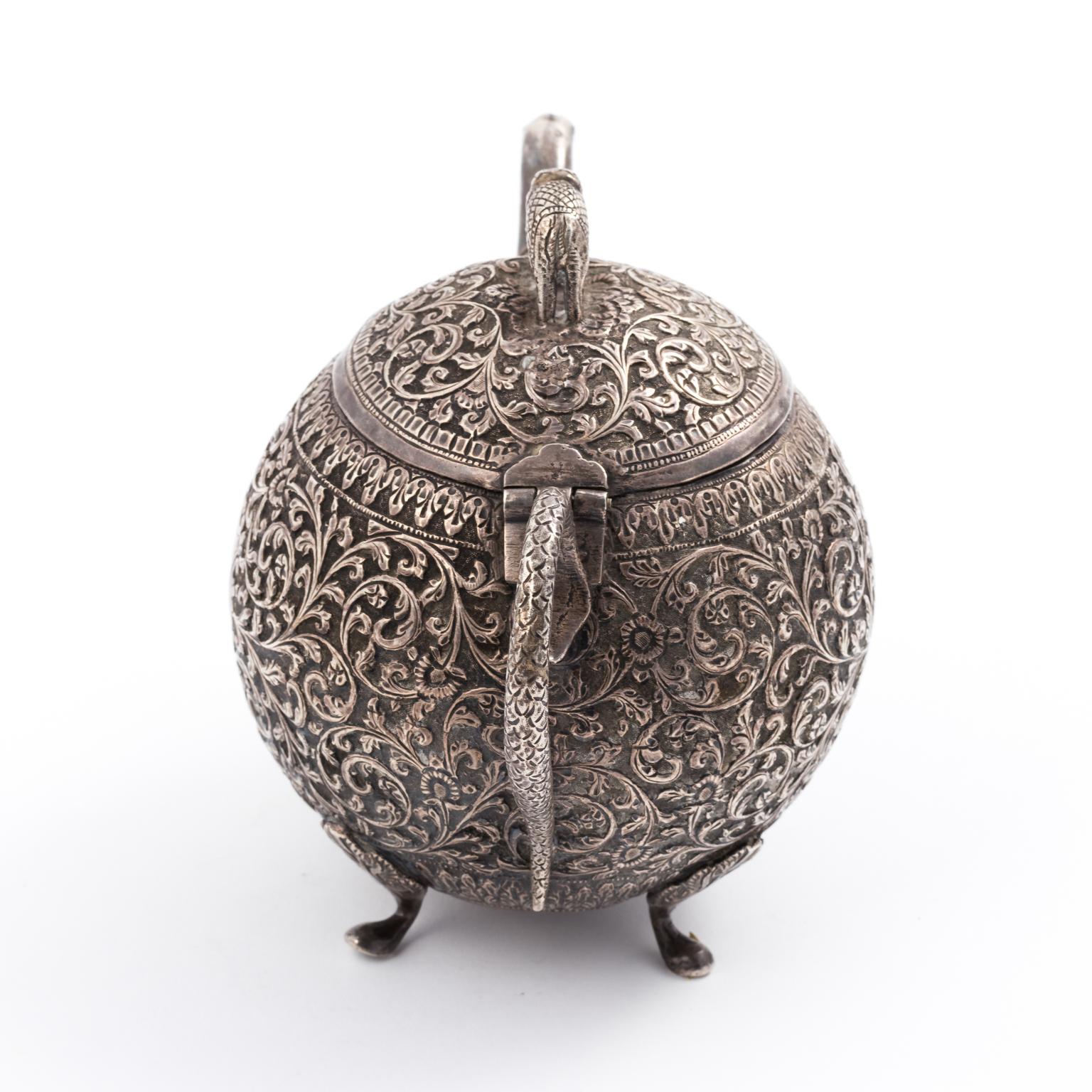 Théière indienne en argent de Kutch Bon état à Stamford, CT