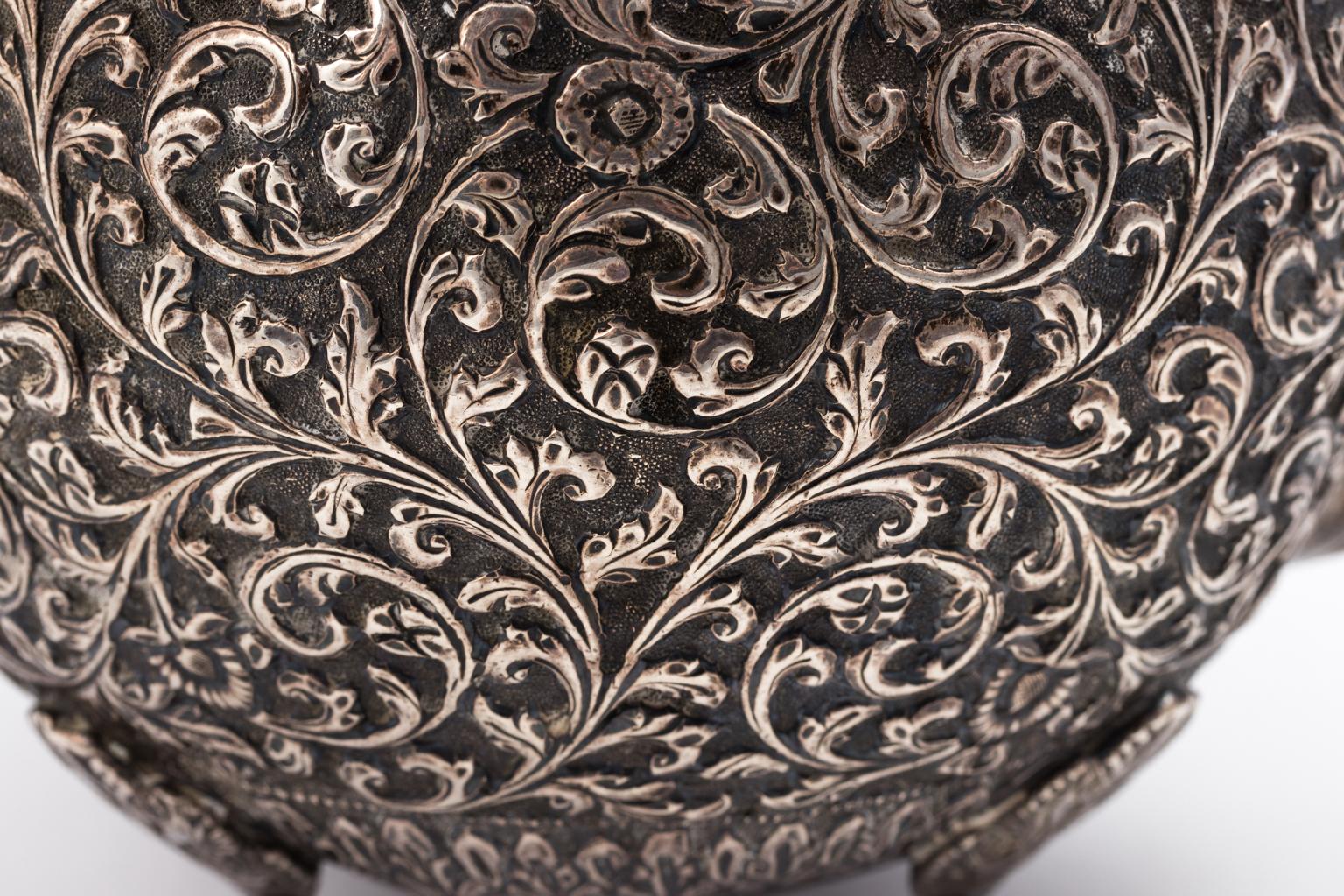 Théière indienne en argent de Kutch 2