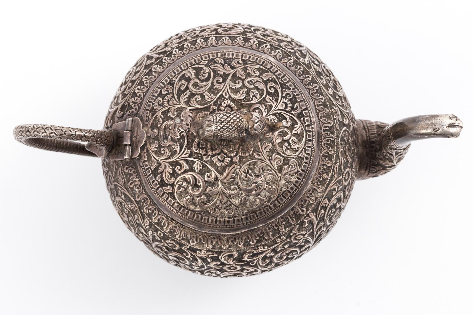 Théière indienne en argent de Kutch 3