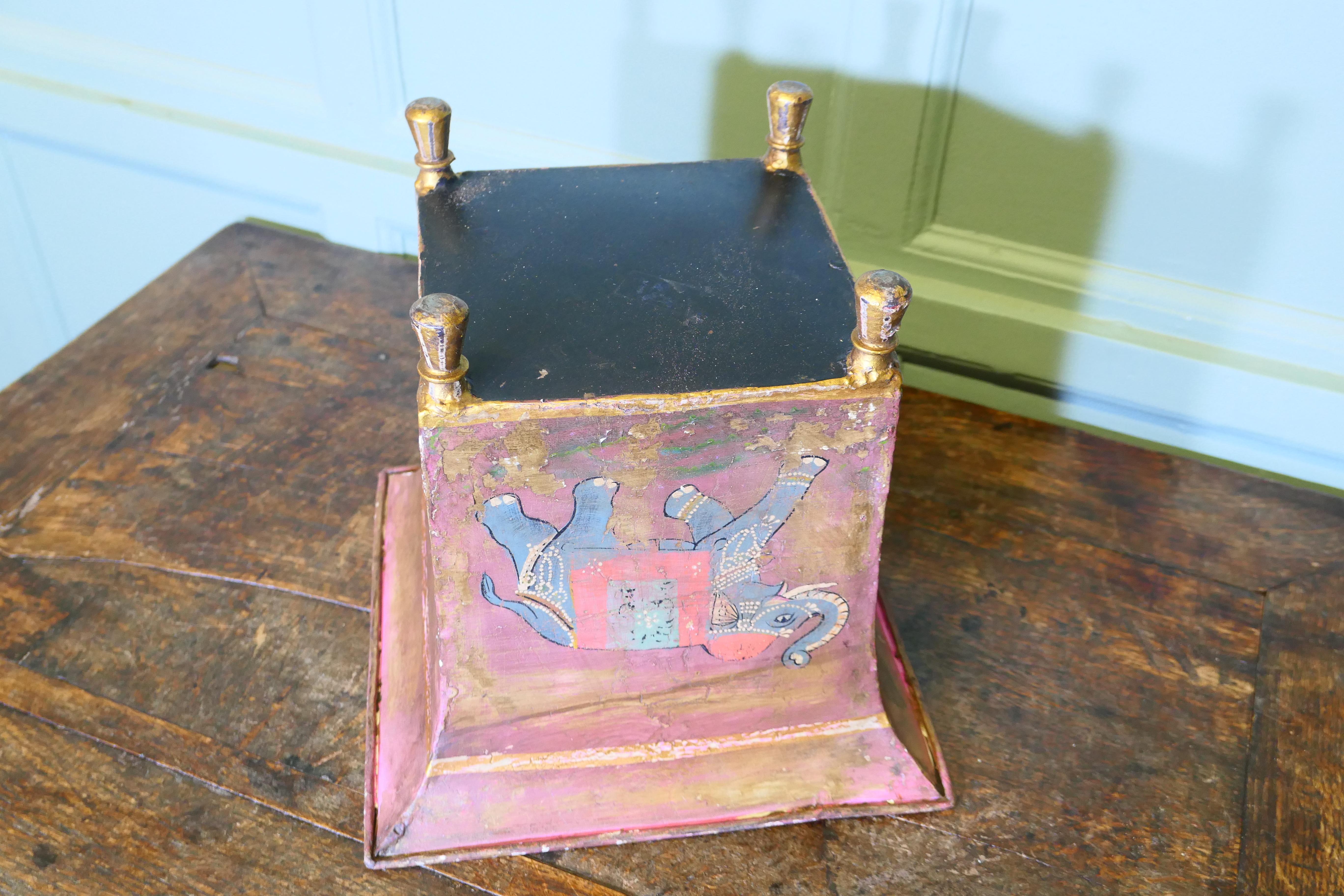 Indian Metal Jardiniere Painted with Elephants  Lovely and naive decoration For Sale 3