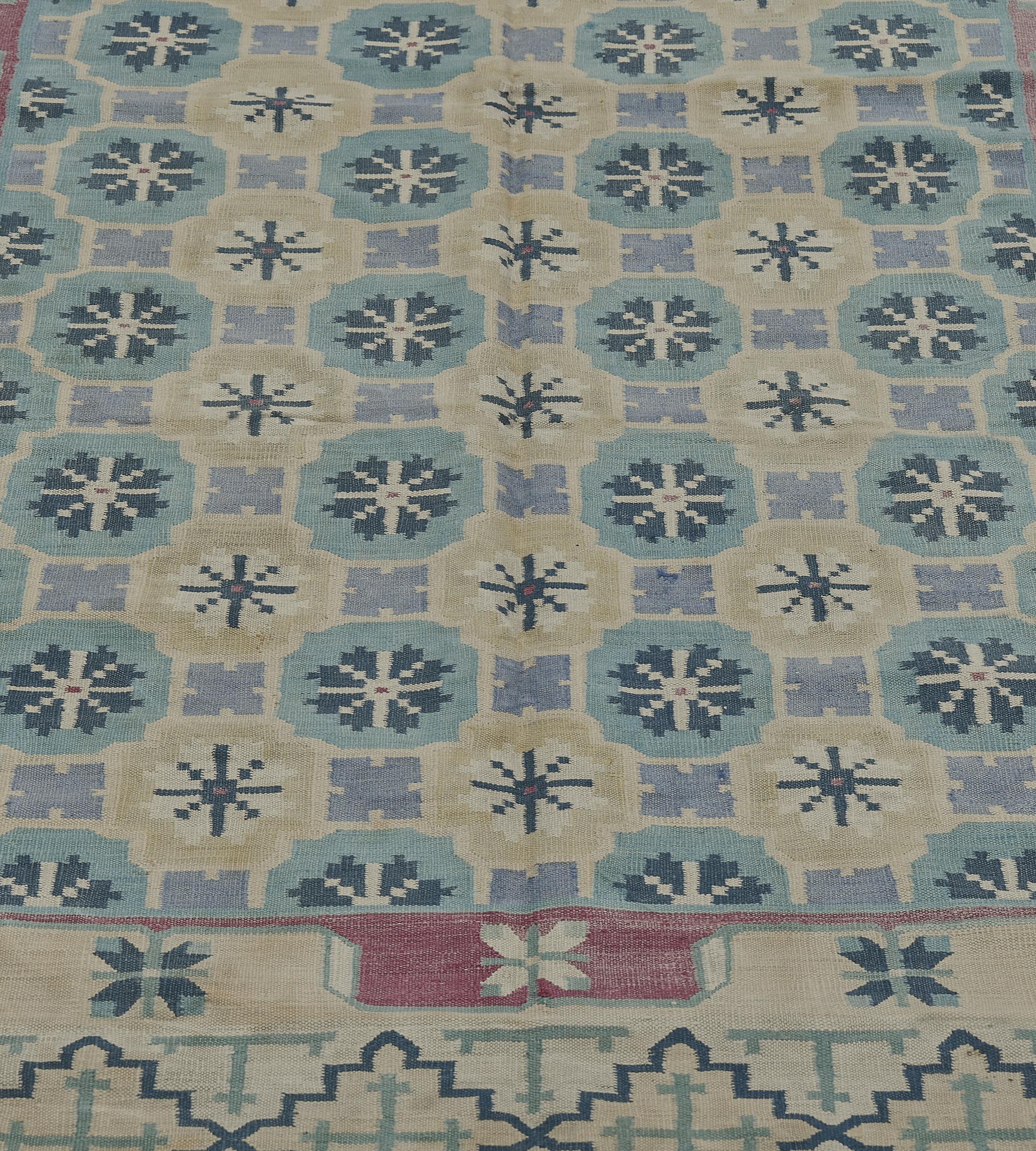 Indian Mid-20th Century Dhurrie Rug For Sale 4
