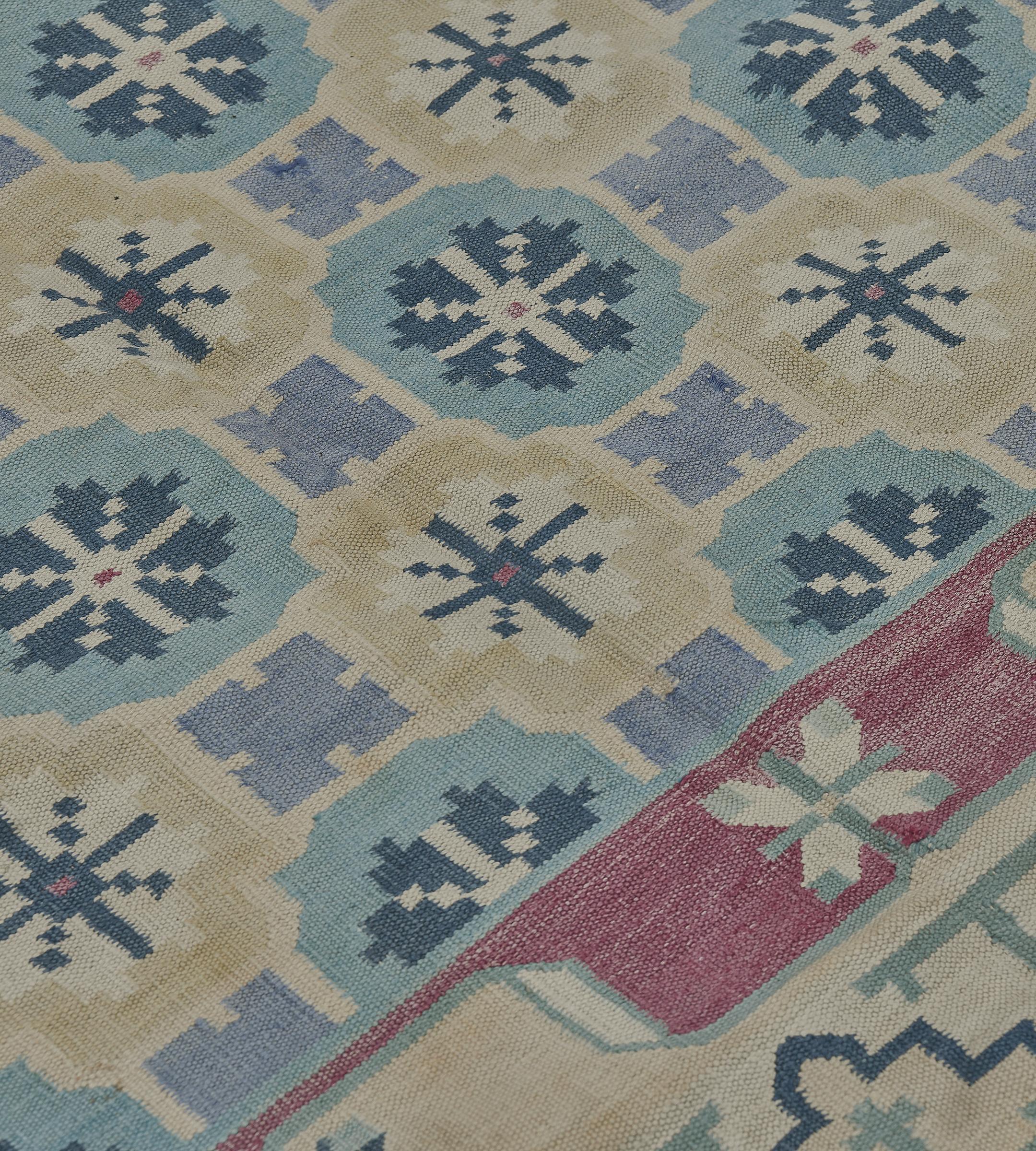 Hand-Woven Indian Mid-20th Century Dhurrie Rug For Sale