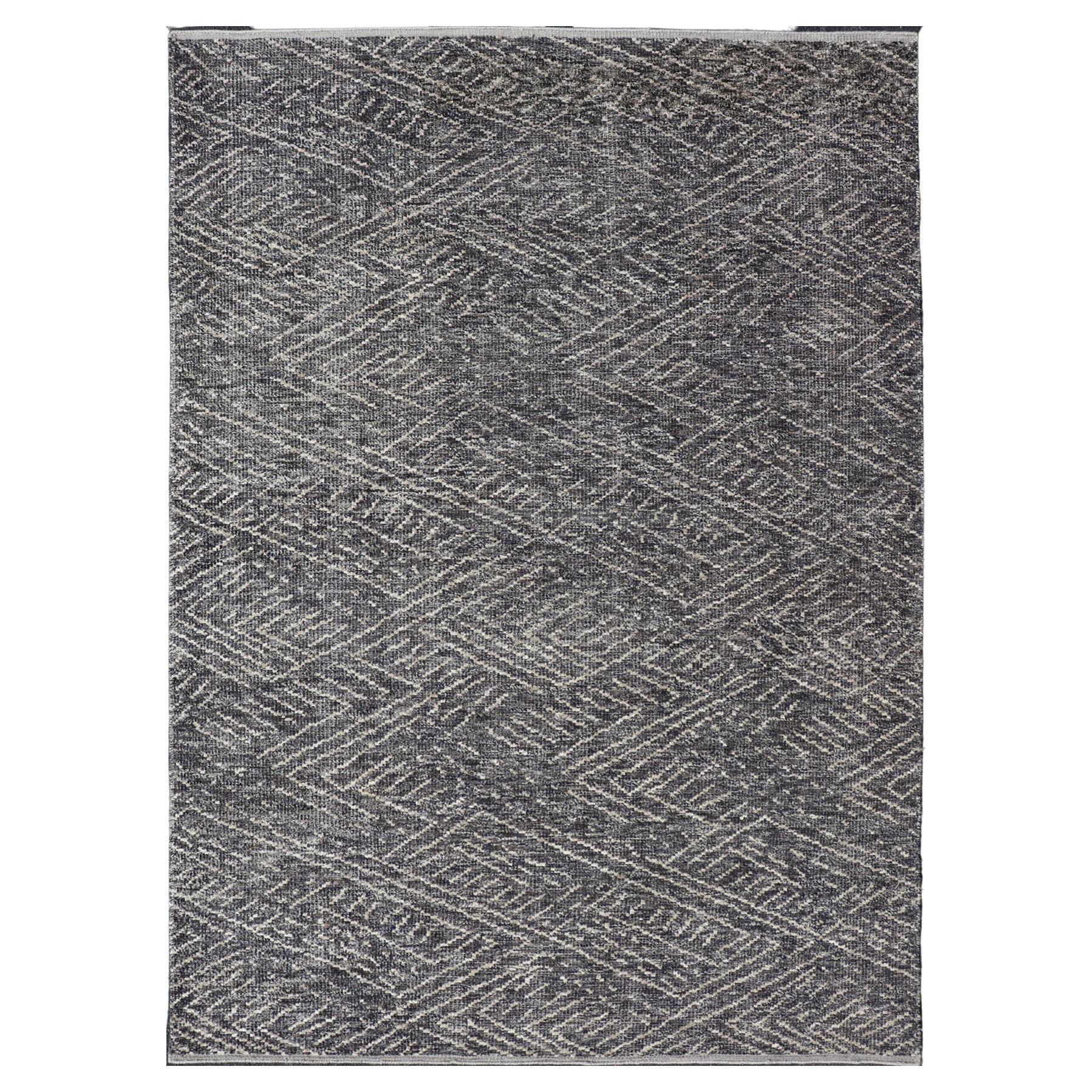 Indischer moderner grau-blauer Teppich mit minimalistischem Crosshatch-Design, indischer Stil im Angebot