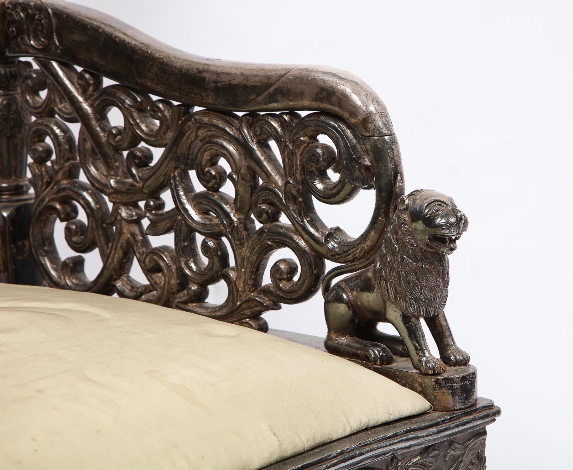 Indien Chaise trône de cérémonie de style Mogul indien en argent doré pour le Maharajah en vente