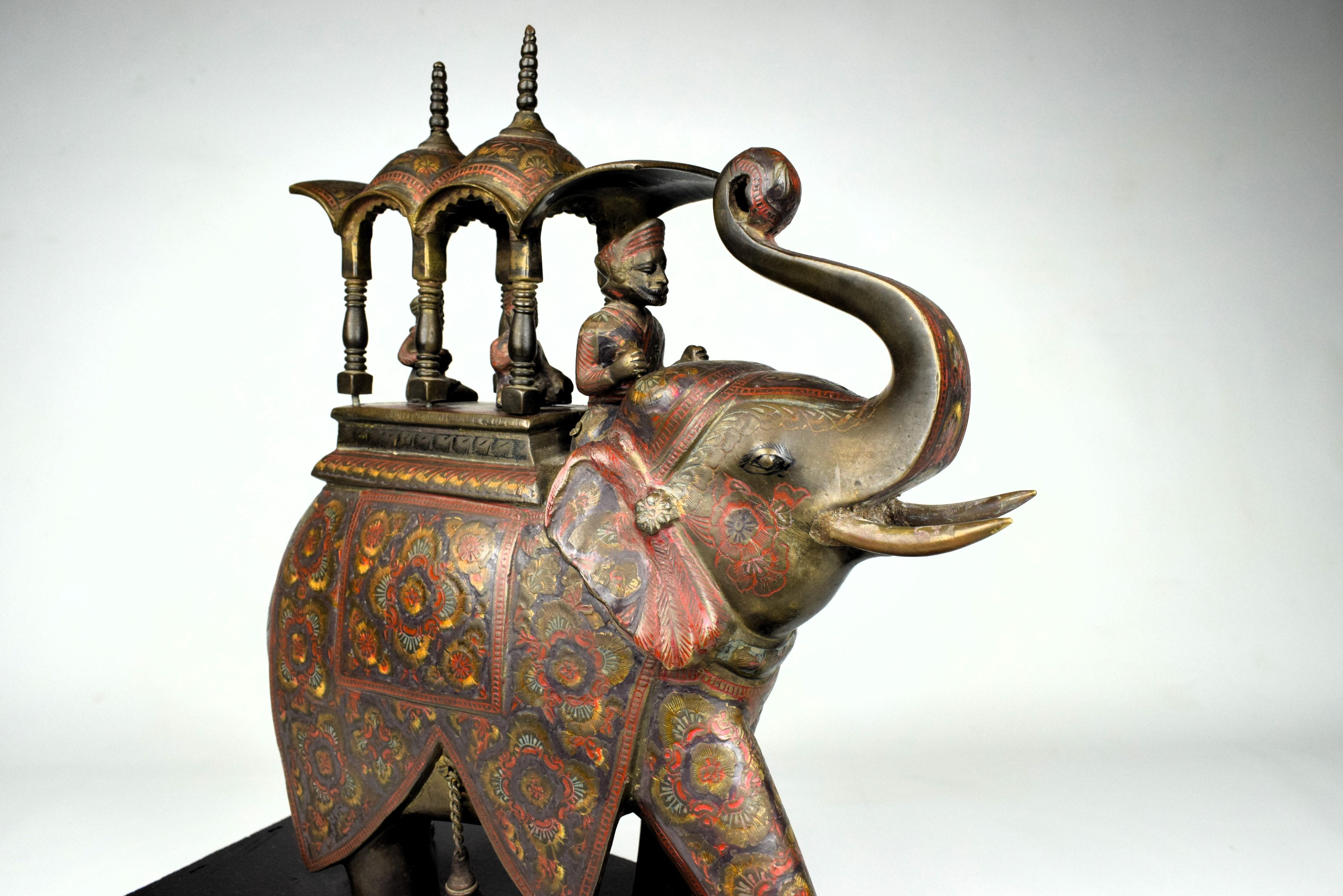 Indian Moradabadi Hathi Howdah (Elephant Carriage) Carrying Royals, 19th Century In Good Condition For Sale In Islamabad, PK