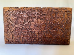 Caja de madera maciza de teca tallada a mano con diseño floral mogol indio