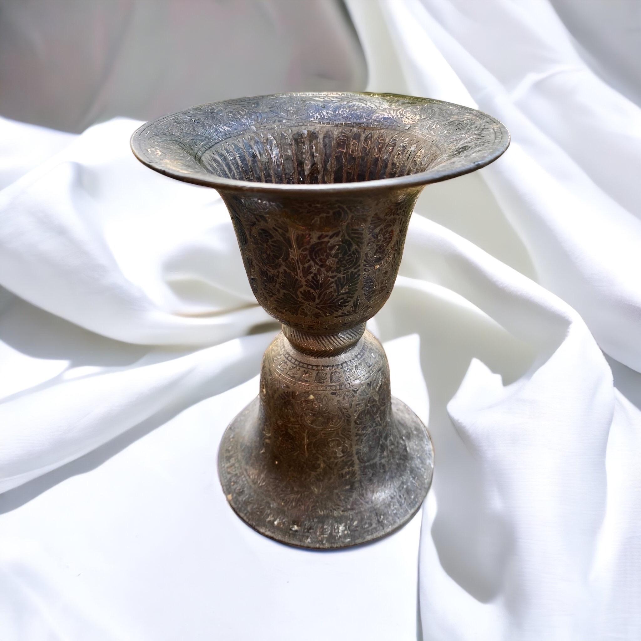 Indian Mughal Silver Inlaid Bidri Spittoon In Good Condition For Sale In New Orleans, LA