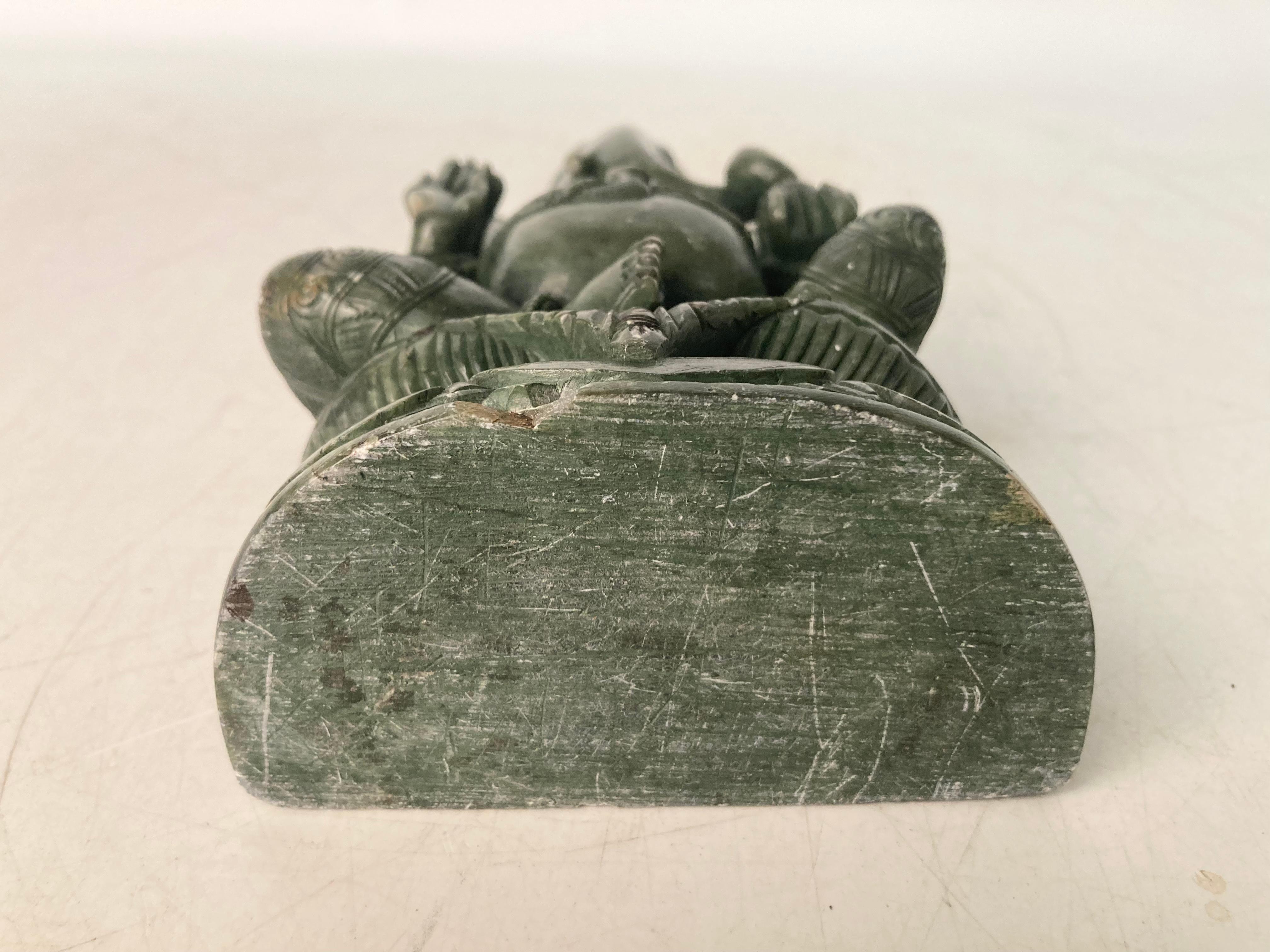 Spinach Green Onyx Sculpture of Ganesha In Distressed Condition In Bridgeport, CT