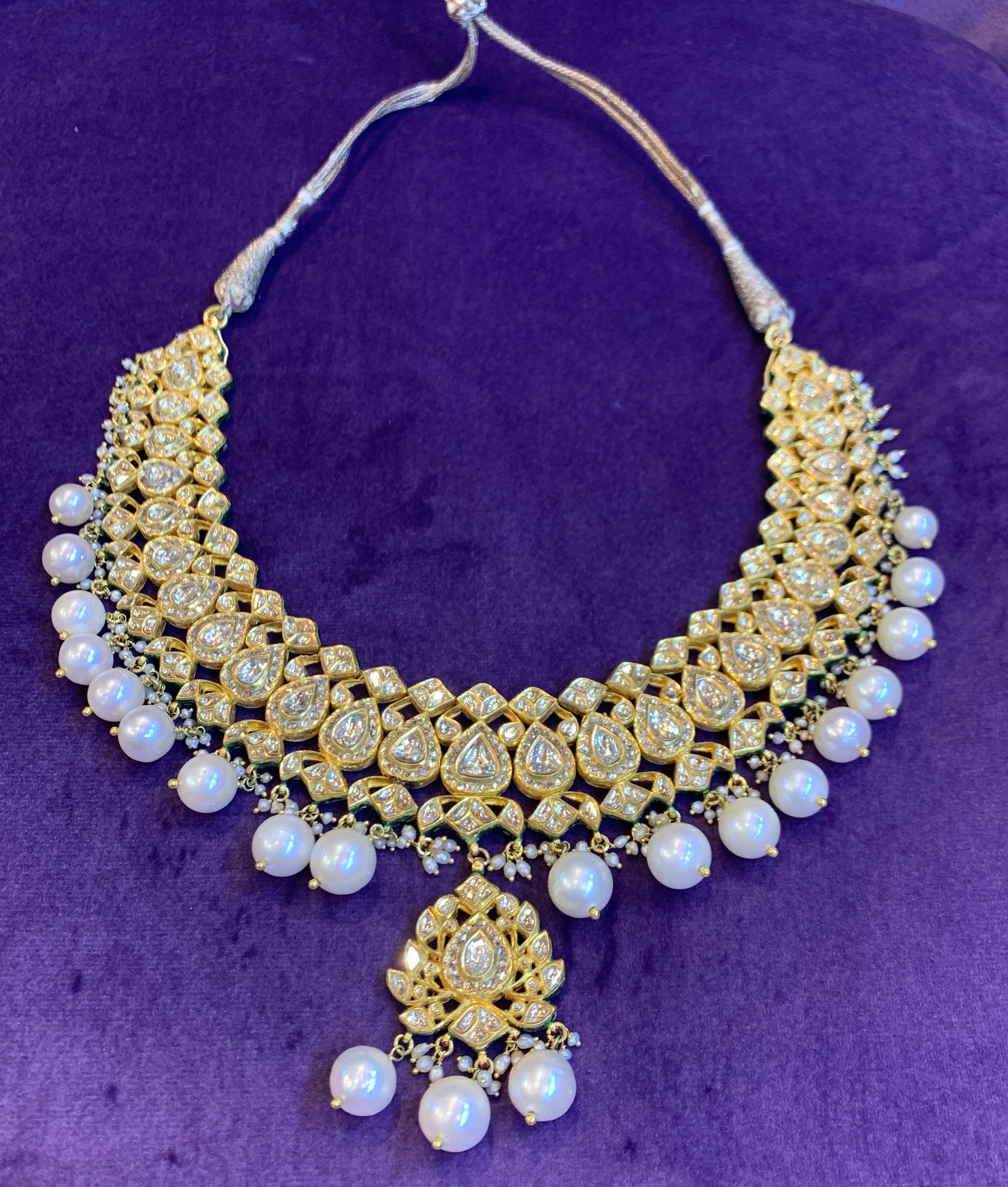 Collana di perle e diamanti indiani
Diamanti taglio rosa
Perle coltivate
Smalto 