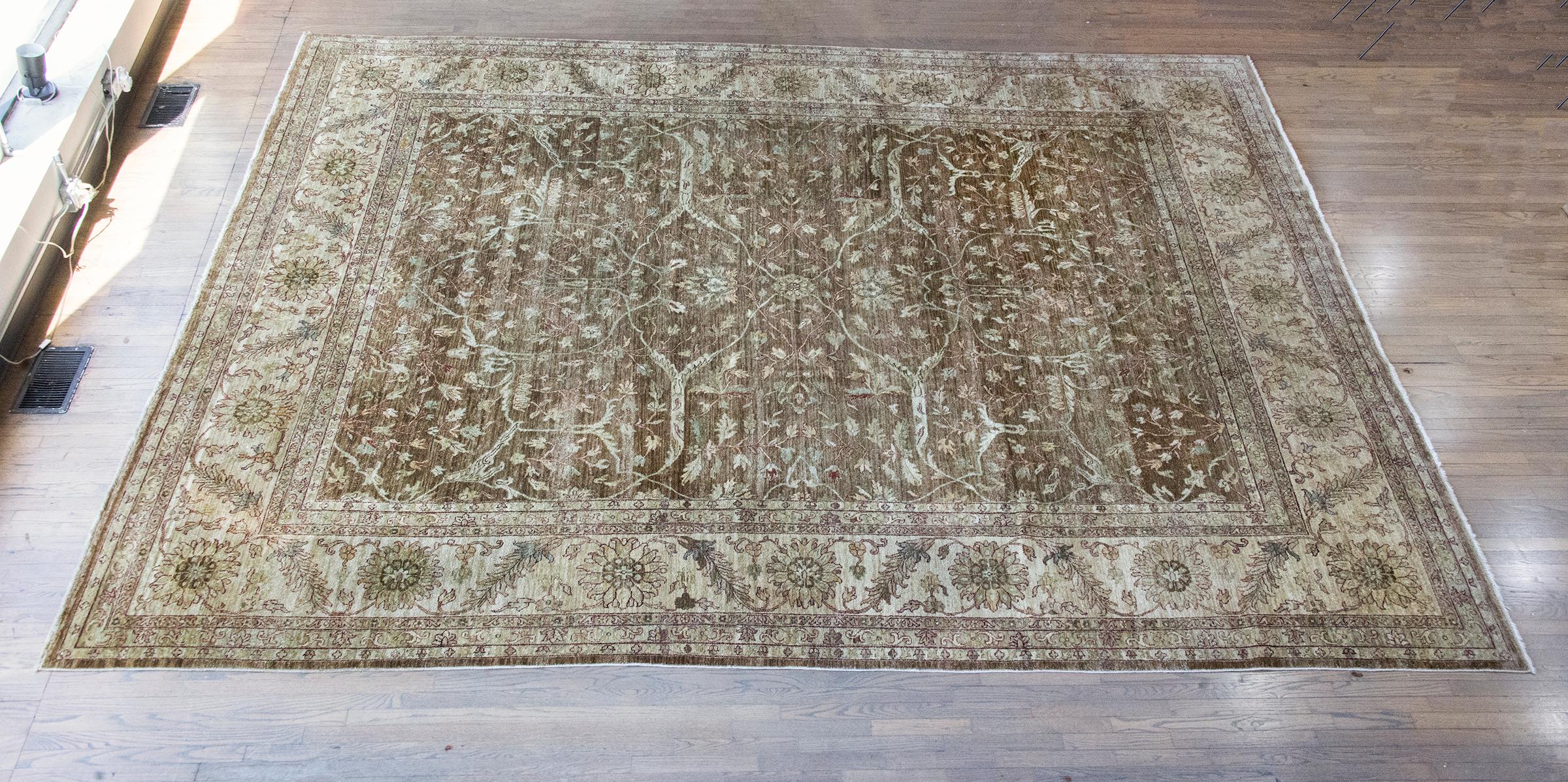 Tapis indien Peshawar tissé avec un motif inspiré de Ziegler en vente 7