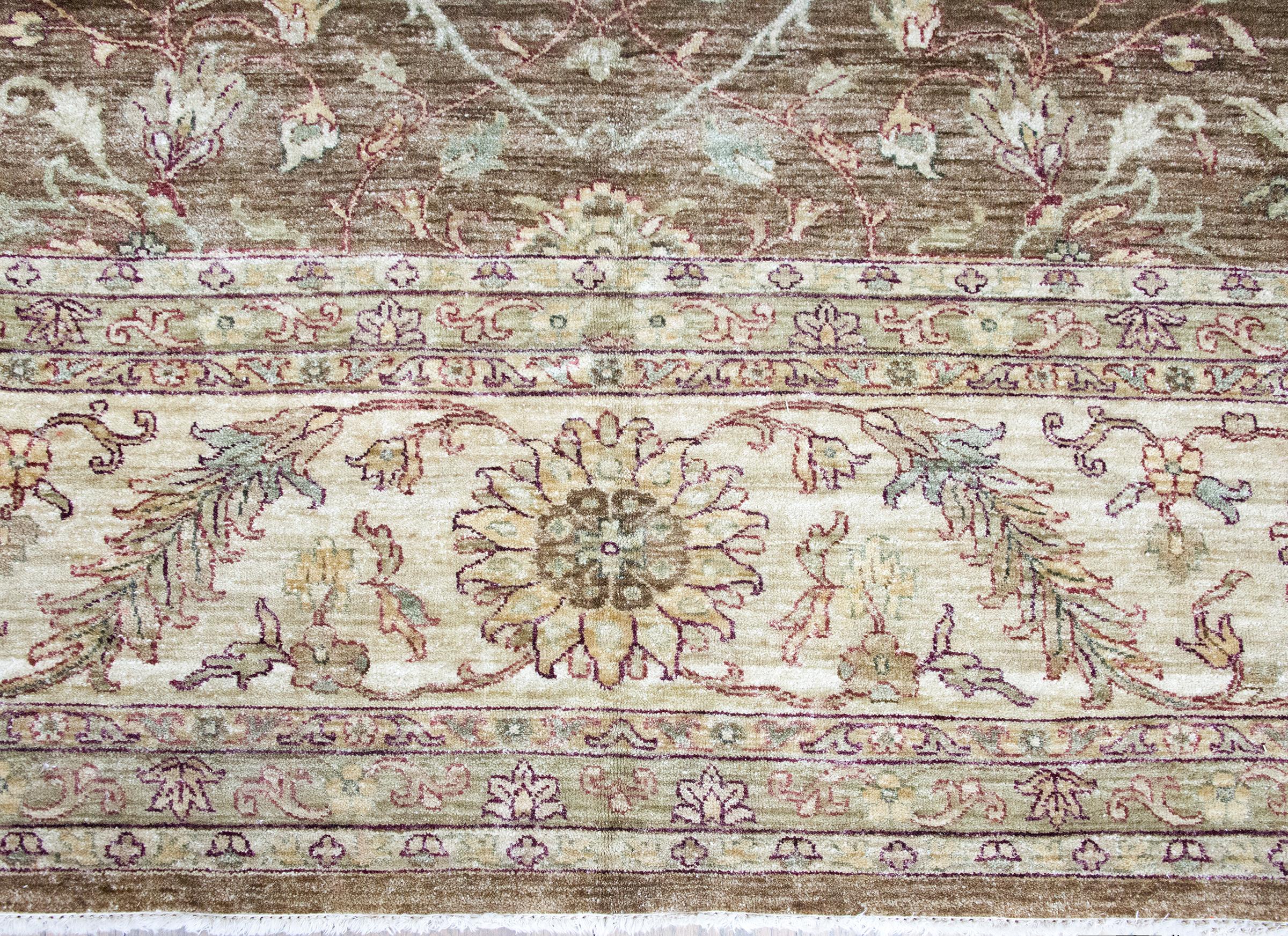 Laine Tapis indien Peshawar tissé avec un motif inspiré de Ziegler en vente
