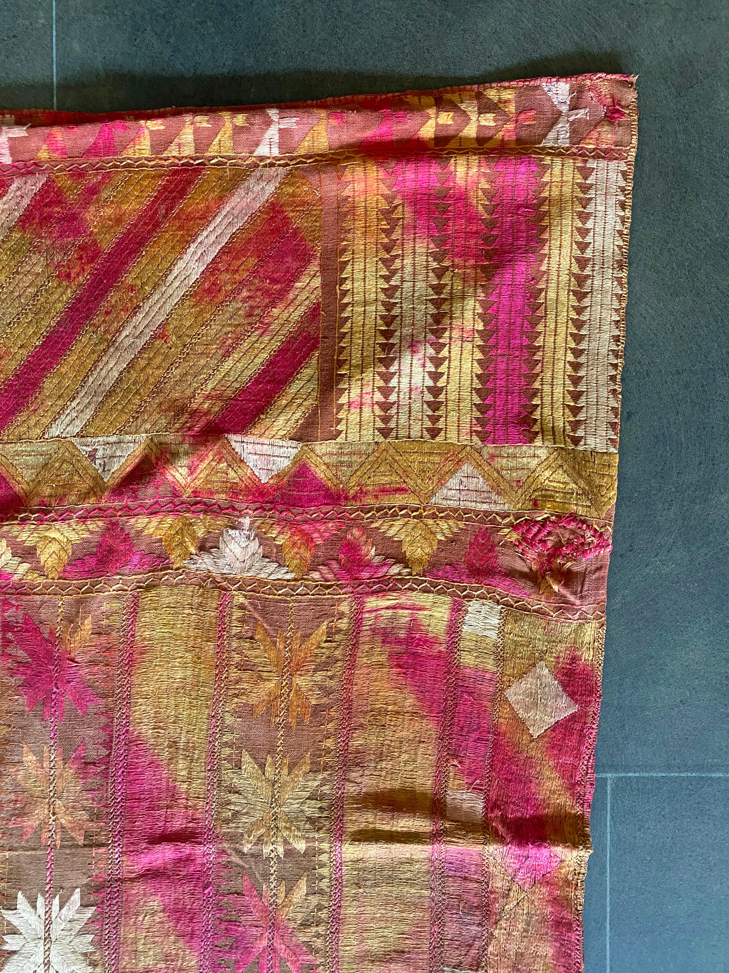 Indian Phulkari Wedding Textile, Silk & Cotton Embroidery, Punjab 1900s In Fair Condition For Sale In Jimbaran, Bali