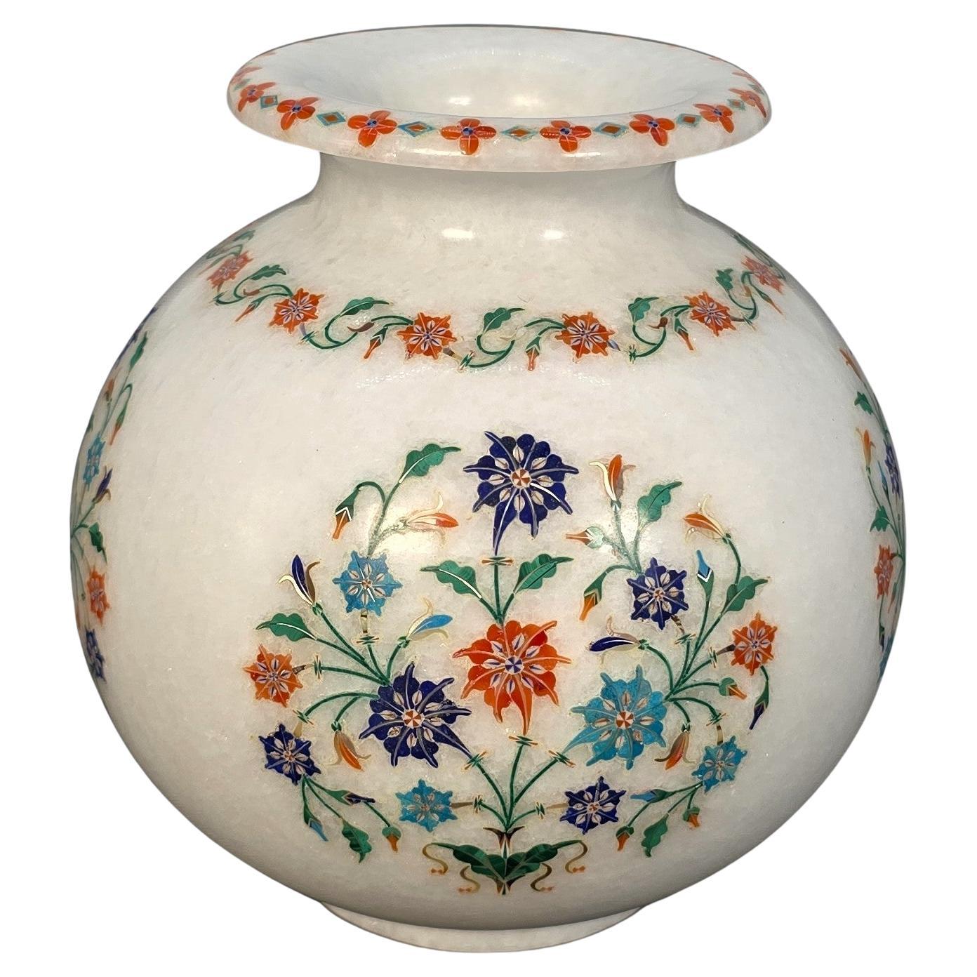 Vaso indiano intarsiato in pietra dura del periodo Raj, circa 1910