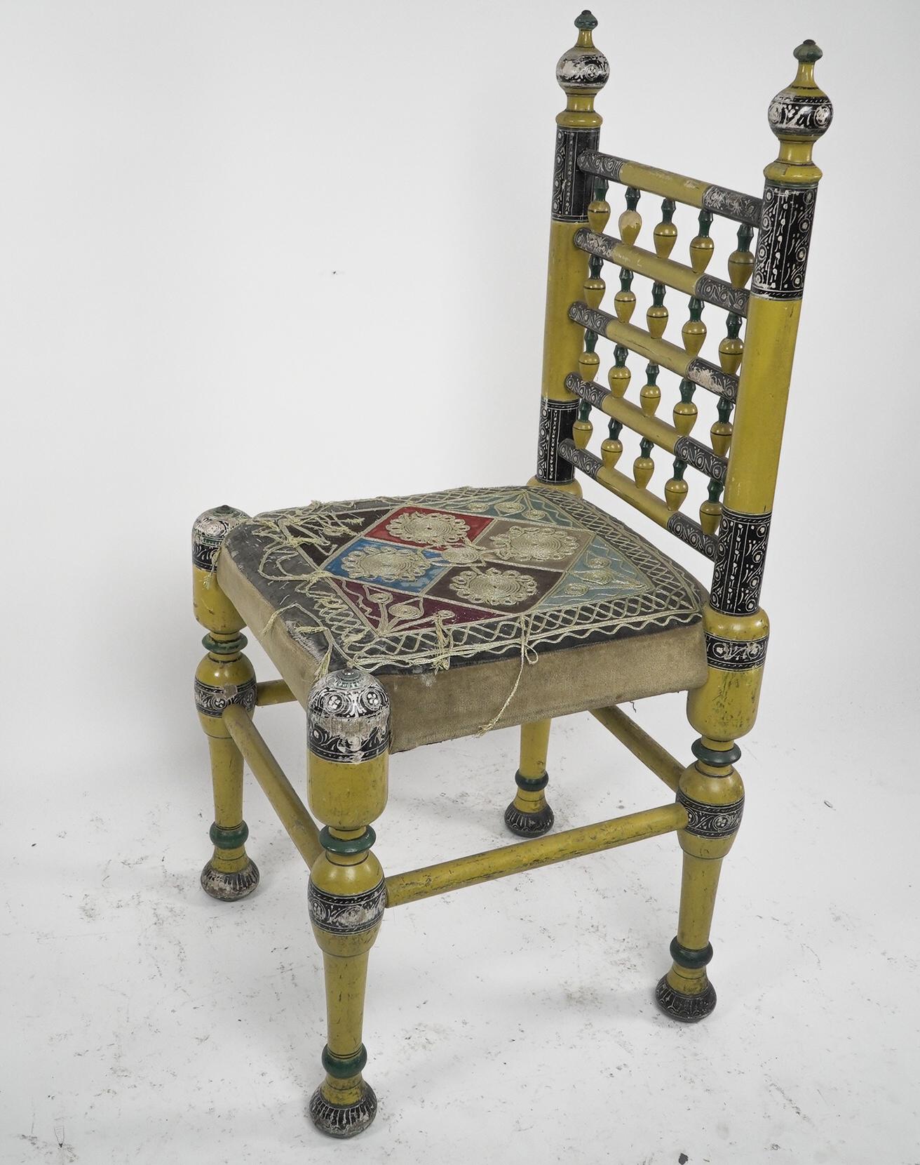Indian Rajasthani A pair of polychrome painted chairs with gilt chord embroidery In Good Condition For Sale In London, GB