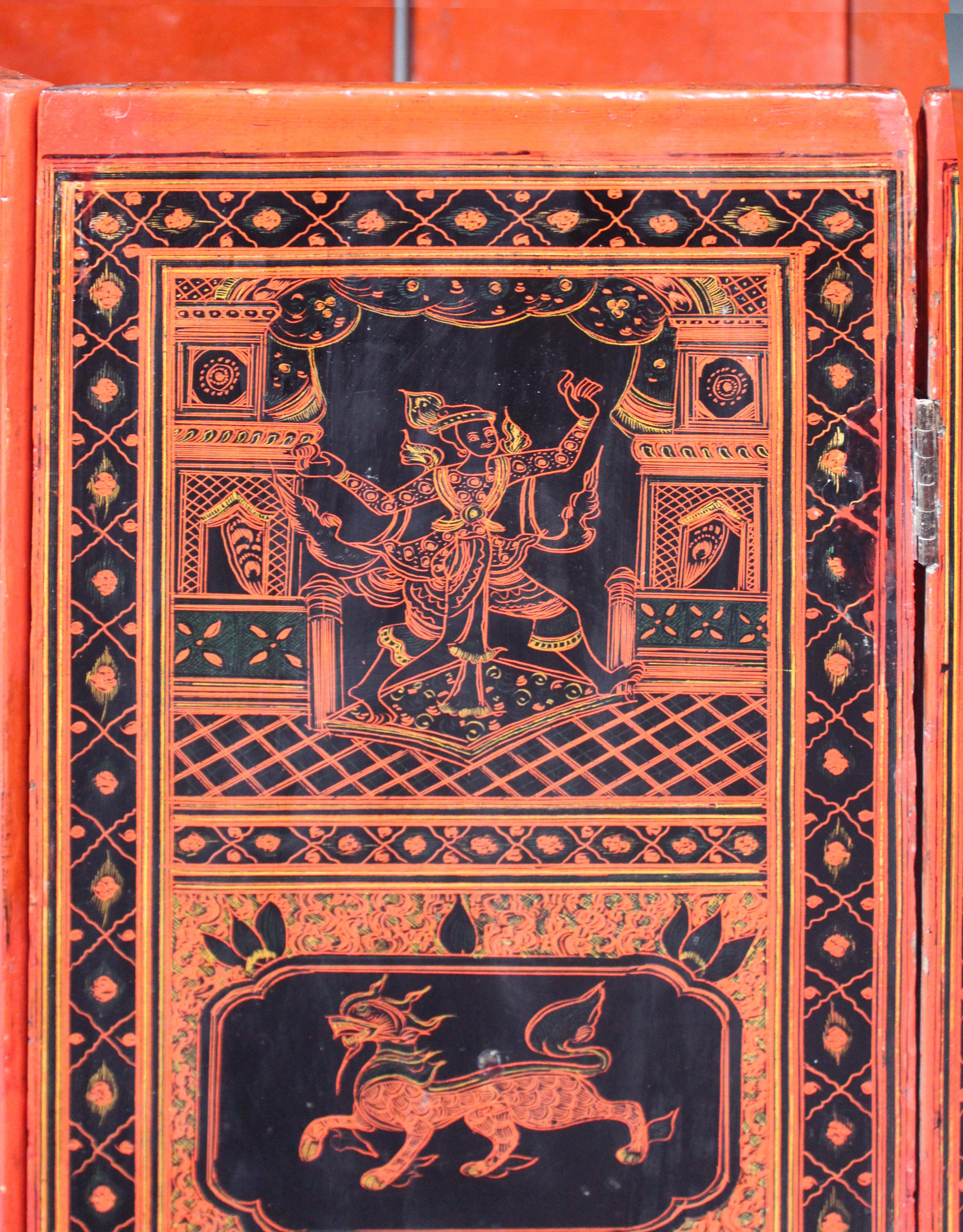 Mesa india de laca roja en Bueno estado para la venta en Bradford-on-Avon, Wiltshire