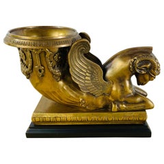 Sculpture ou statue indienne en laiton en forme de Rhyton avec bélier ailé