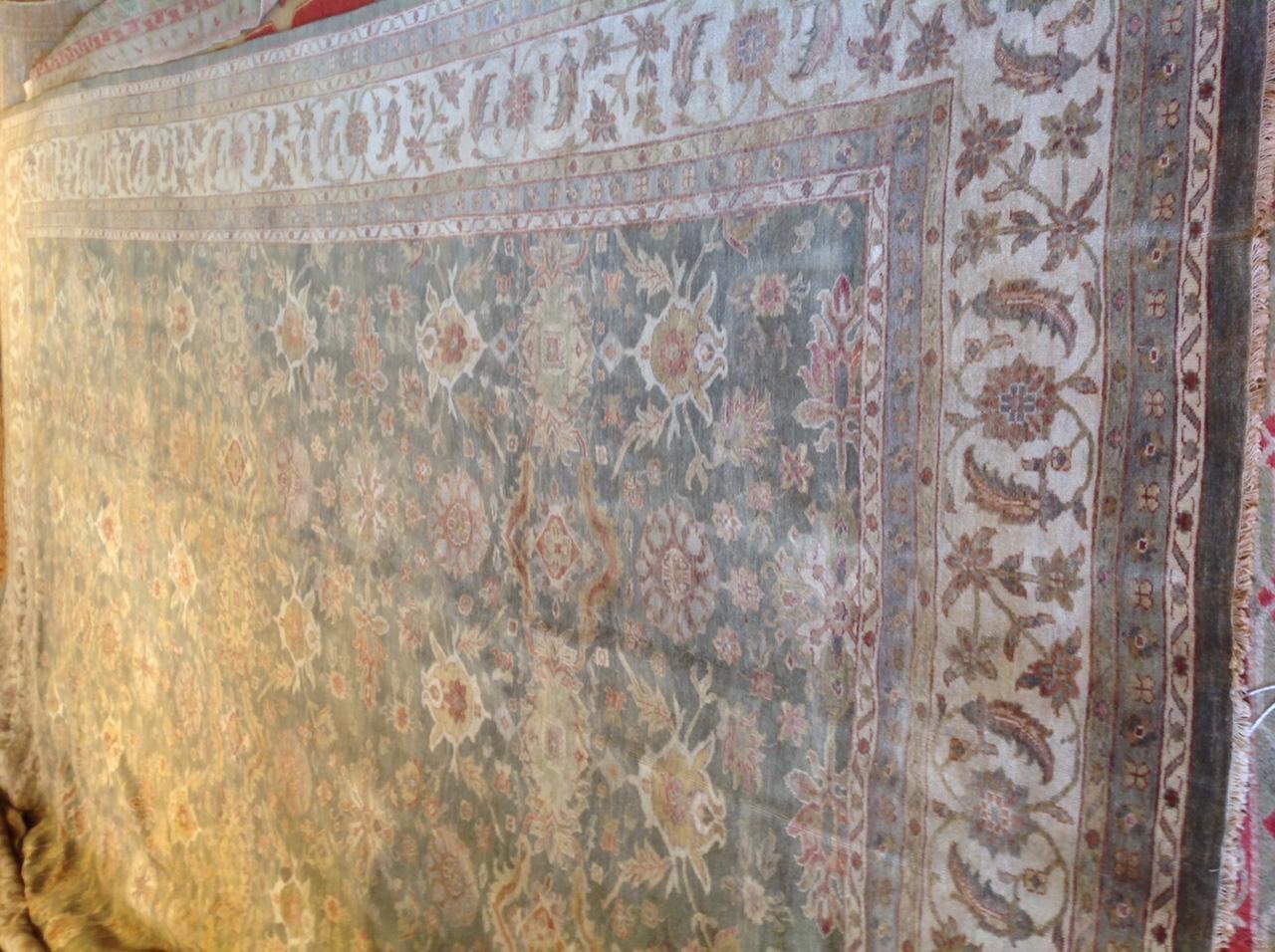 Indian Rug In Good Condition In West Hollywood, CA