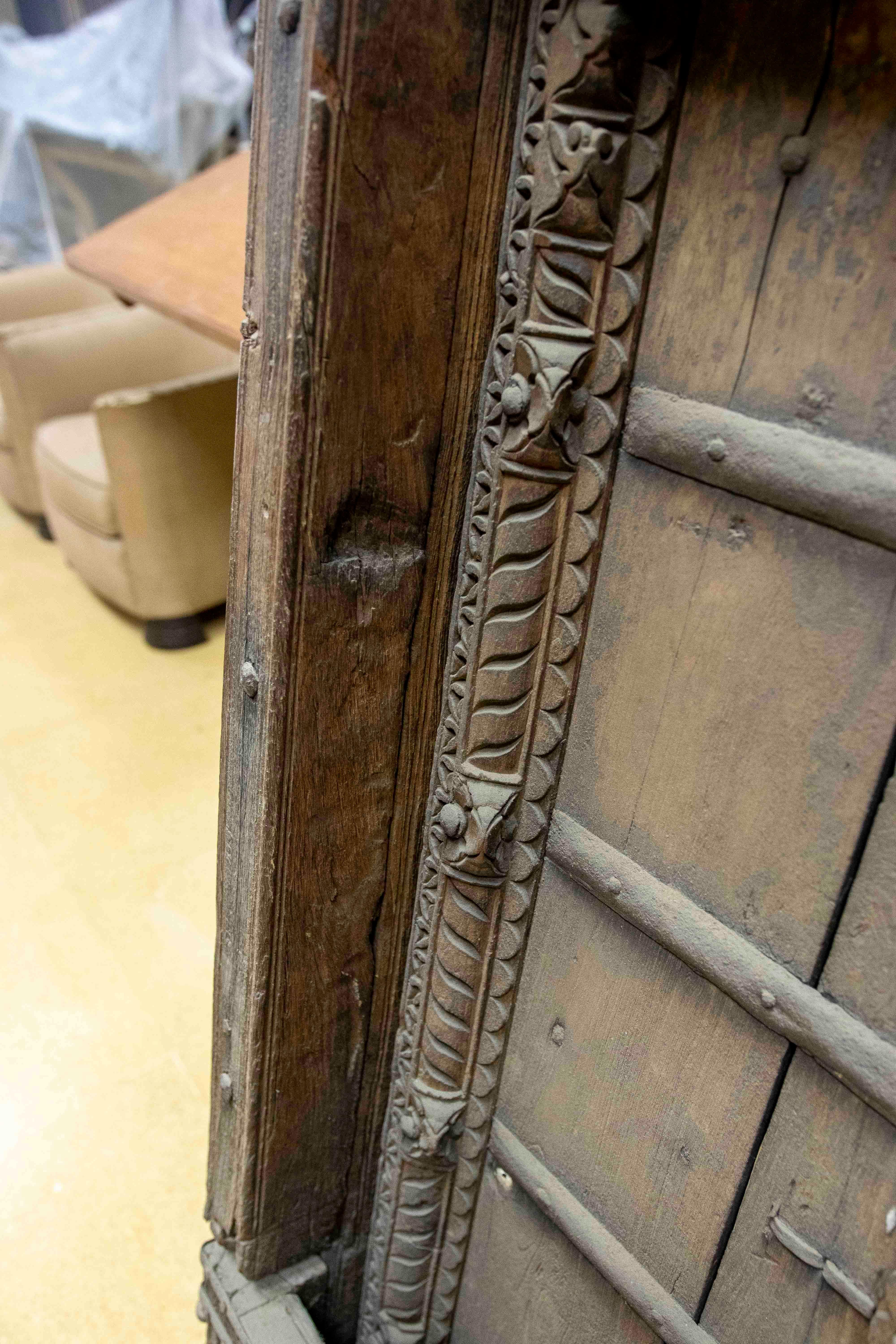 Vitrail indien rustique avec décorations en fer en vente 8