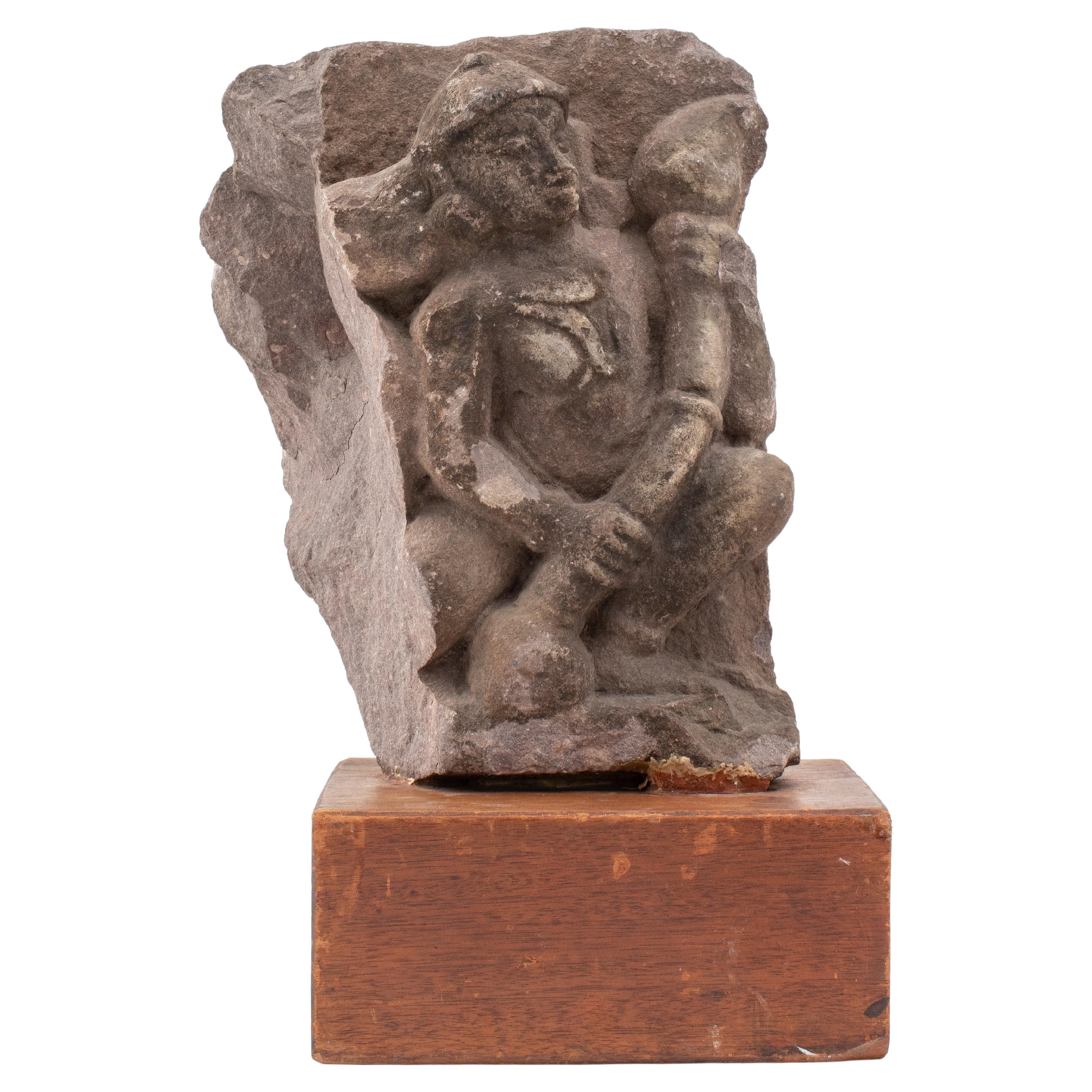 Sculpture indienne de Shiva en grès en vente
