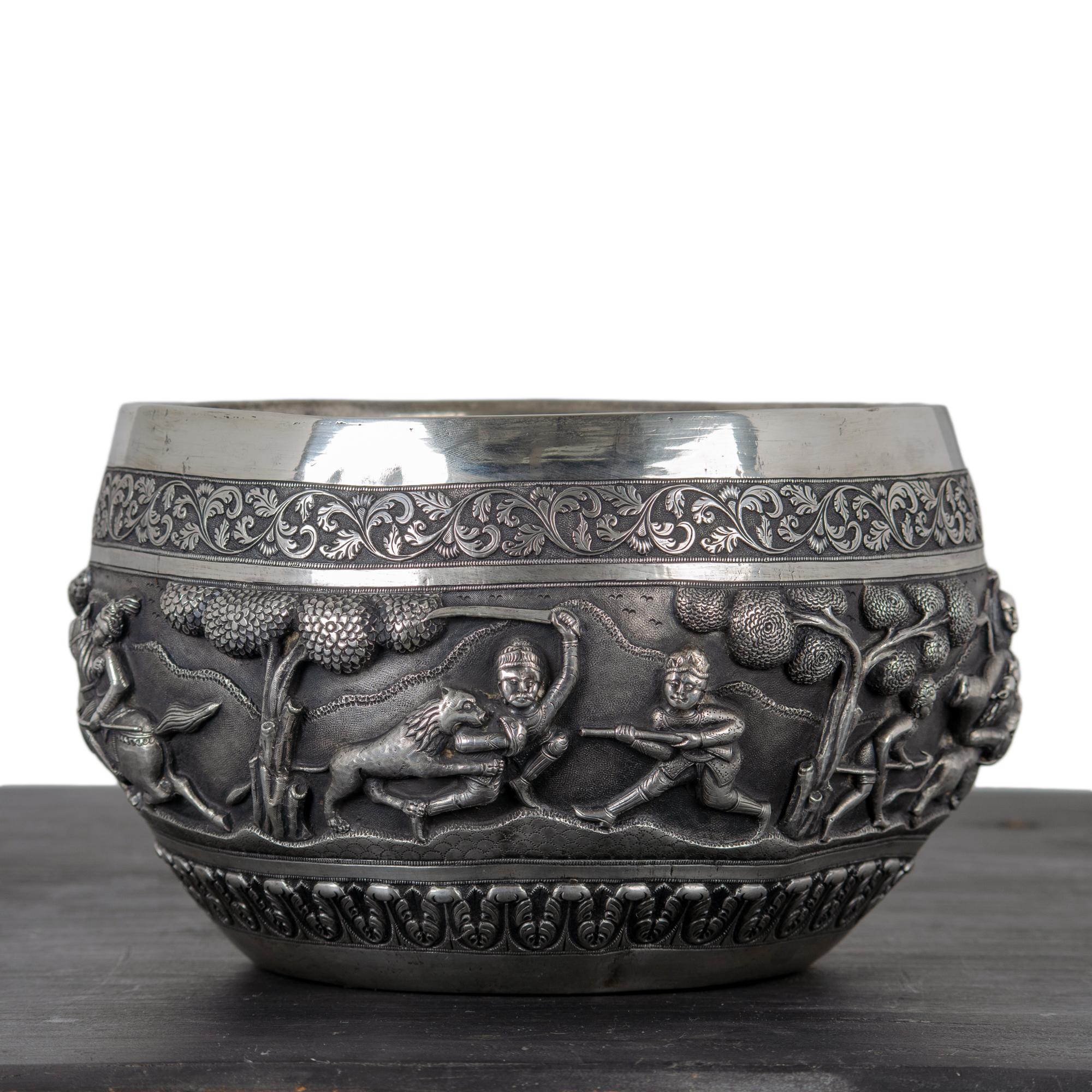 Indian Silver Repoussé Hunting Bowl, Lucknow, 19th Century For Sale 4