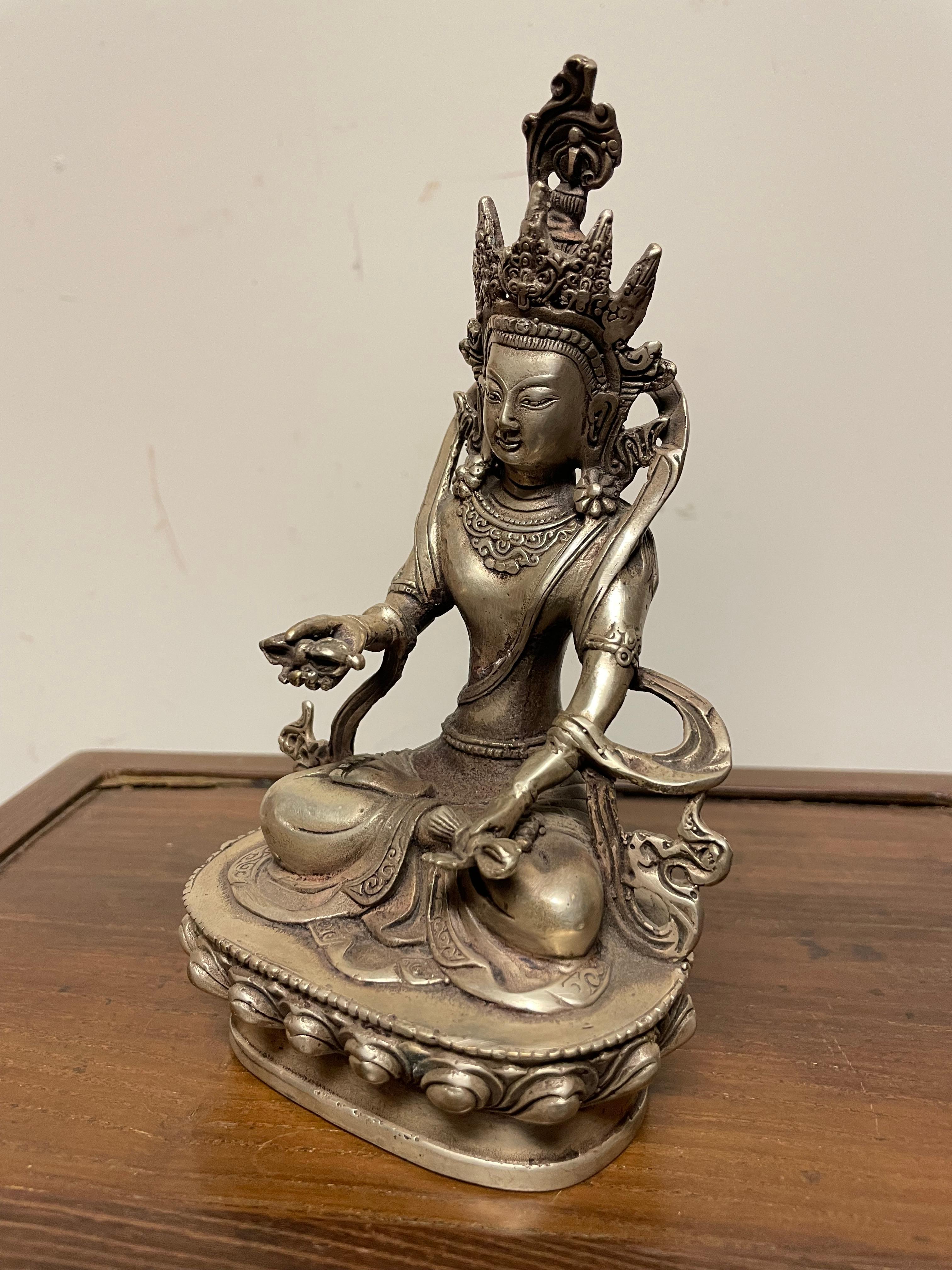 Indian Silvered Bronze Buddhist Deity Vajradhara Seated in Lotus Position In Good Condition For Sale In Stamford, CT