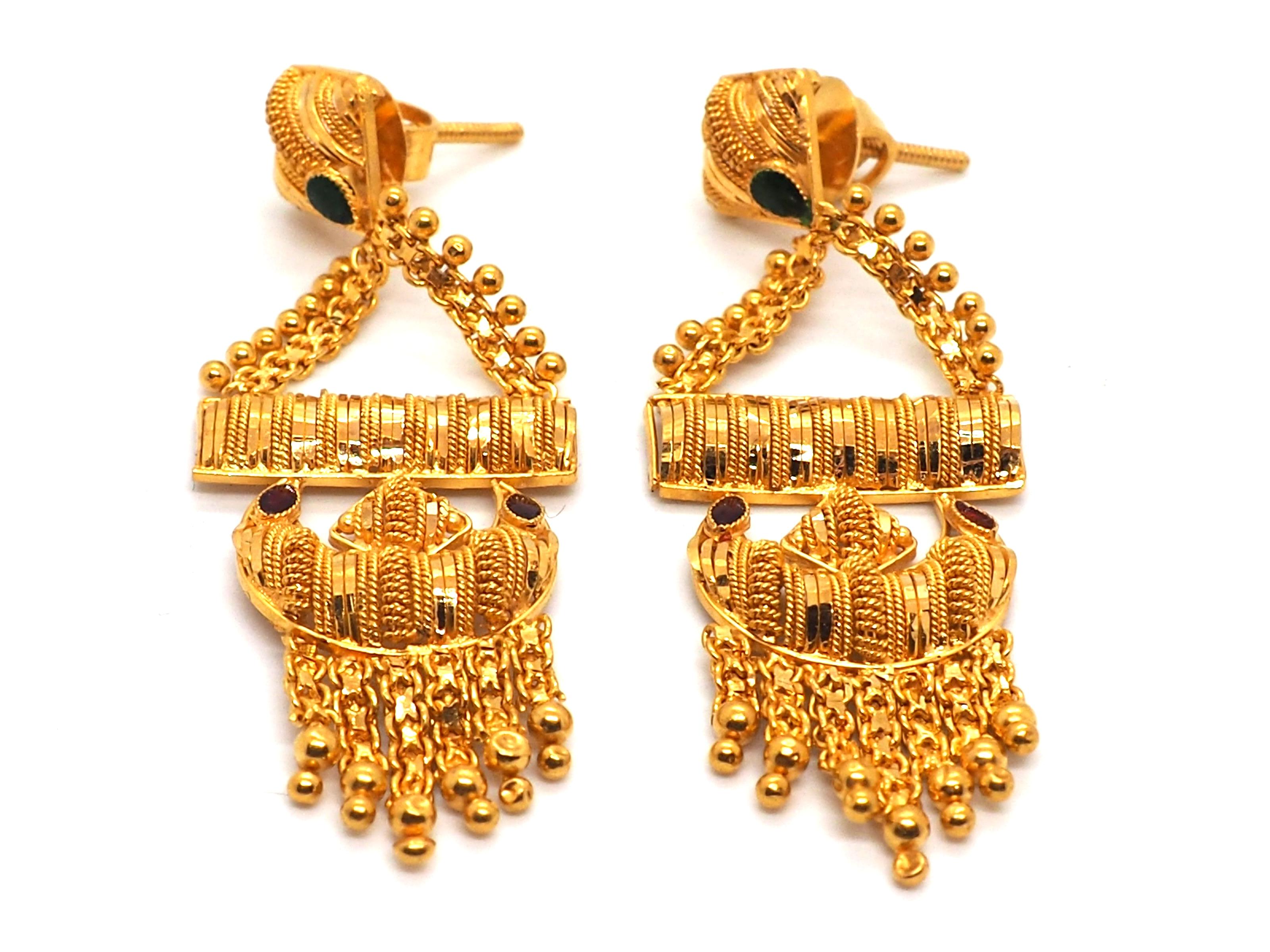 Chandelier-Ohrringe im indischen Stil aus 21 Karat Gold (Anglo-indisch) im Angebot