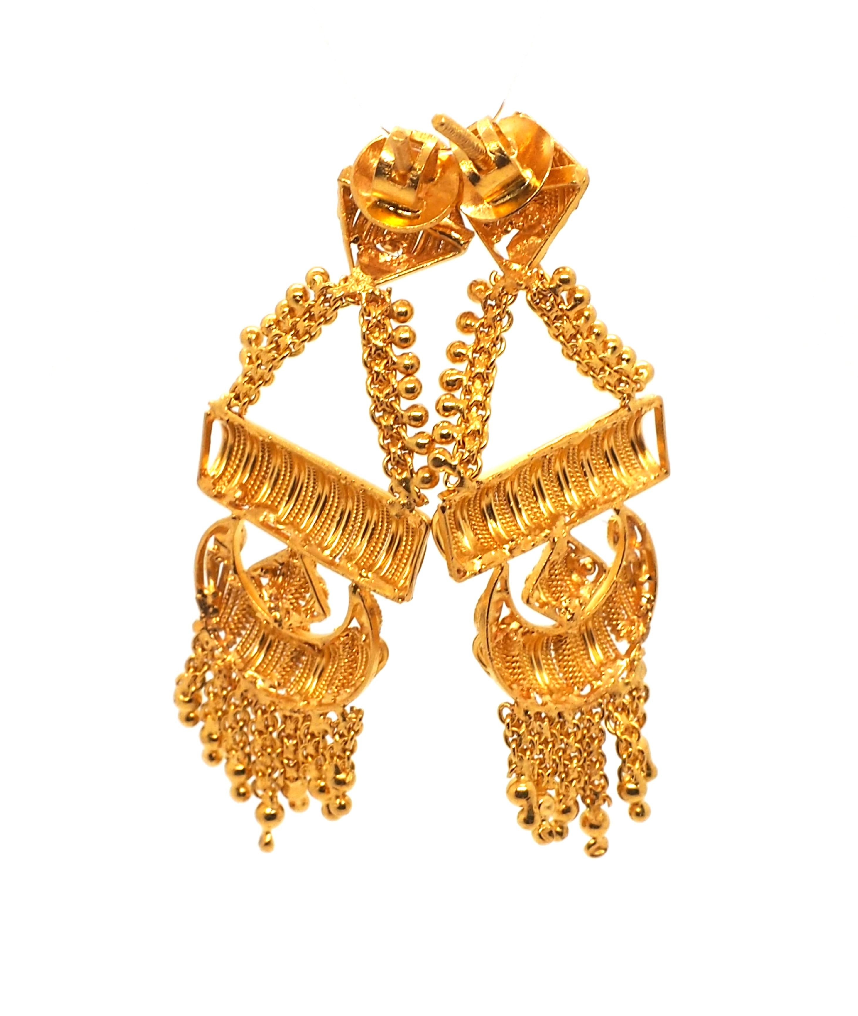 Anglo-Indian Indian Style Chandelier Earrings 21 Karat Gold For Sale
