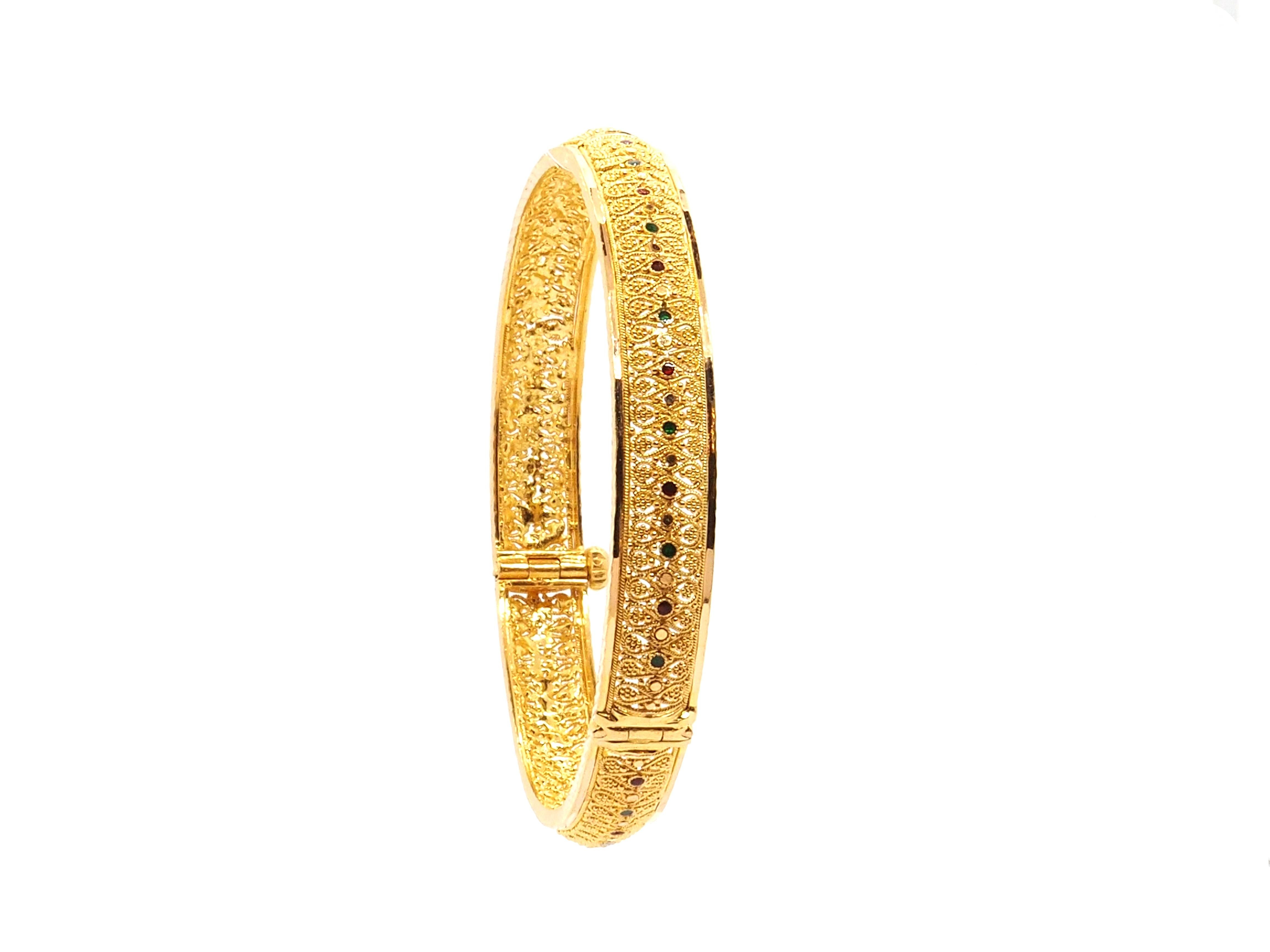 Indian Style Bangle 21K Gold Bracelet In Excellent Condition For Sale In Geneva, CH