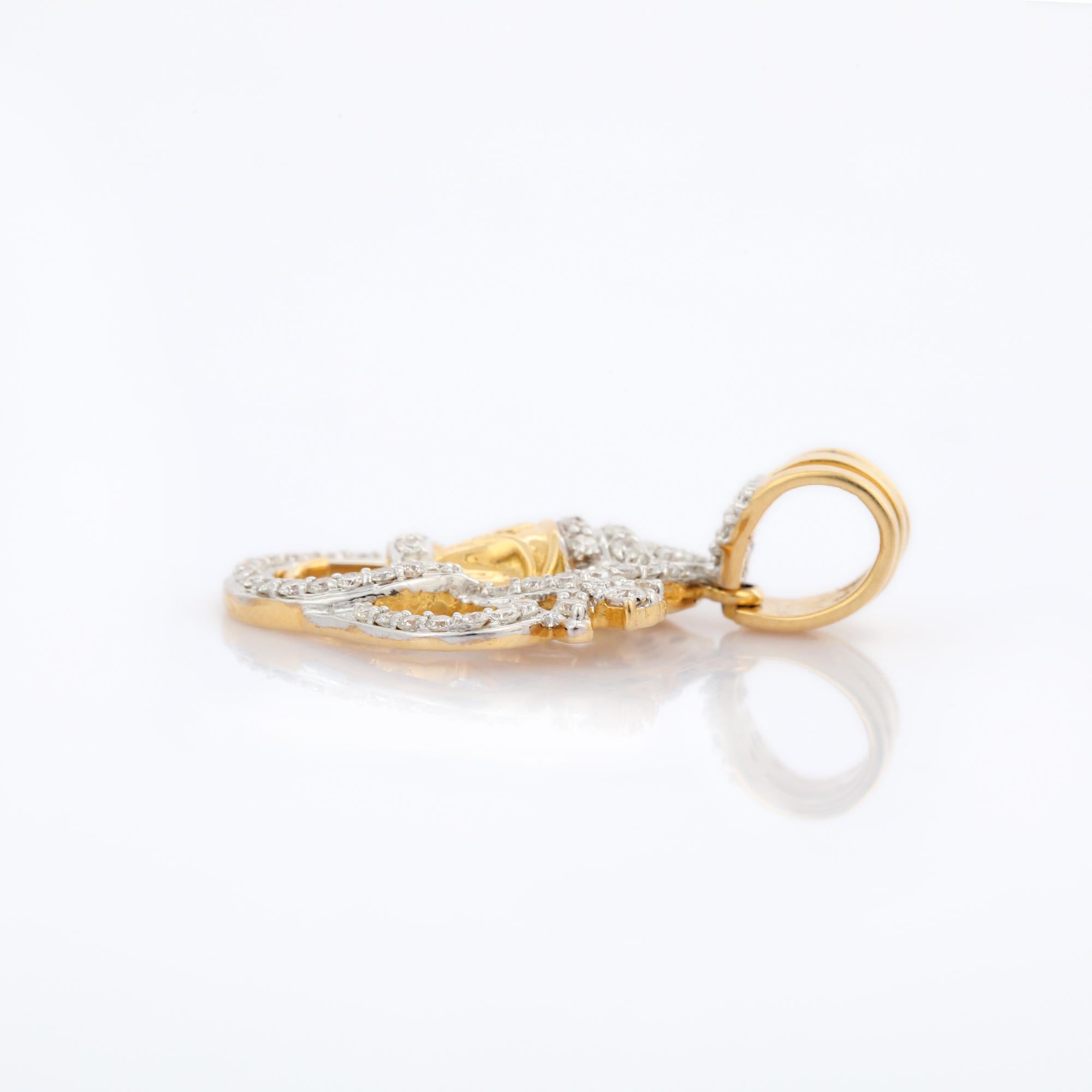 Art déco Pendentif de style indien Ganesh en forme de lettre en or jaune 18 carats et diamants en vente