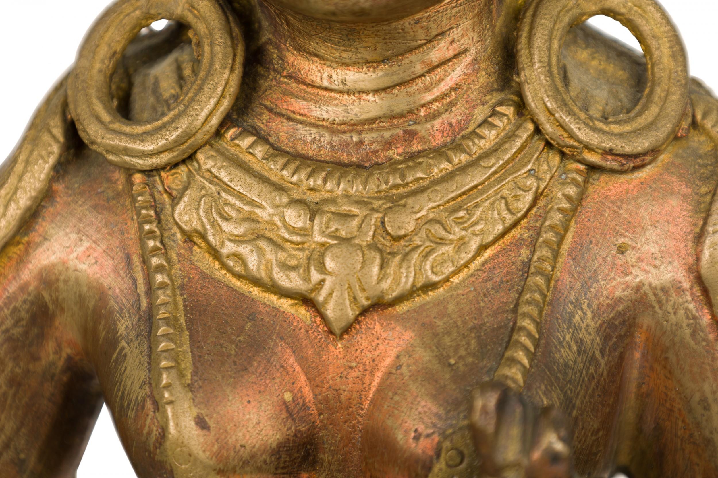 Doré Statue de déesse hindoue de style indien en vente
