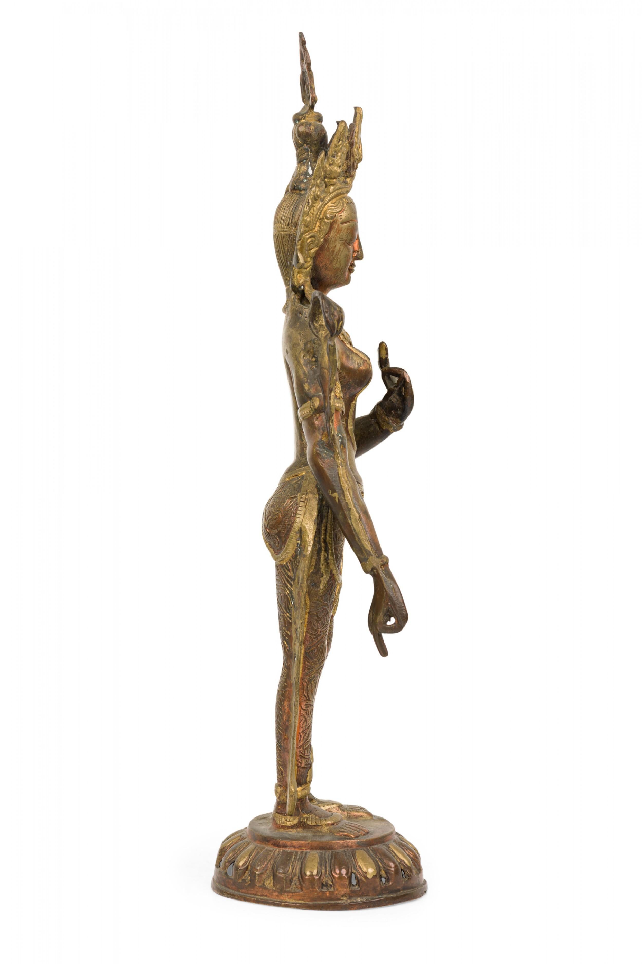 20ième siècle Statue de déesse hindoue de style indien en vente
