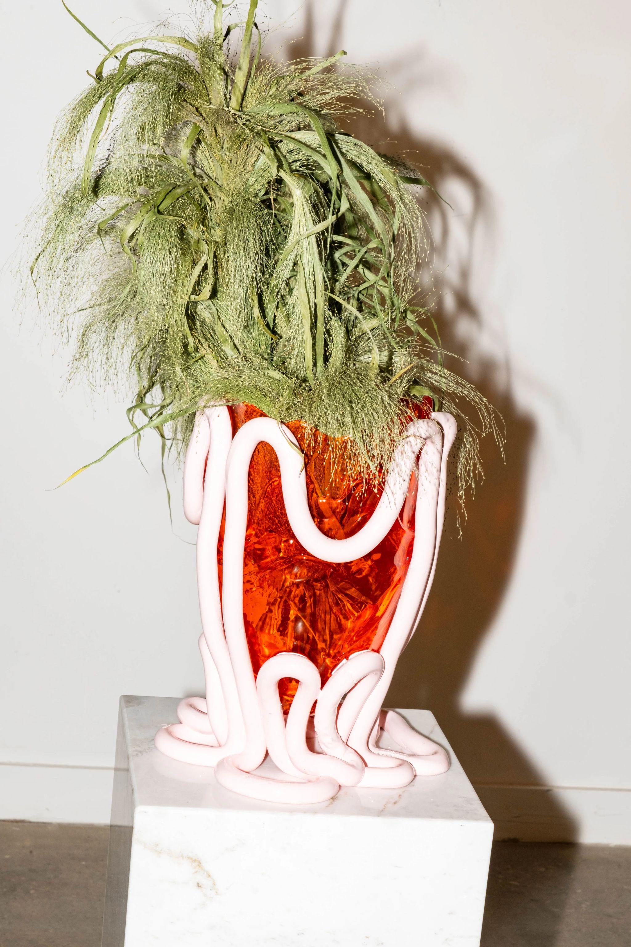 Indian Summer Vase (groß), Orange und Pastellrosa von Gaetano Pesce (21. Jahrhundert und zeitgenössisch) im Angebot