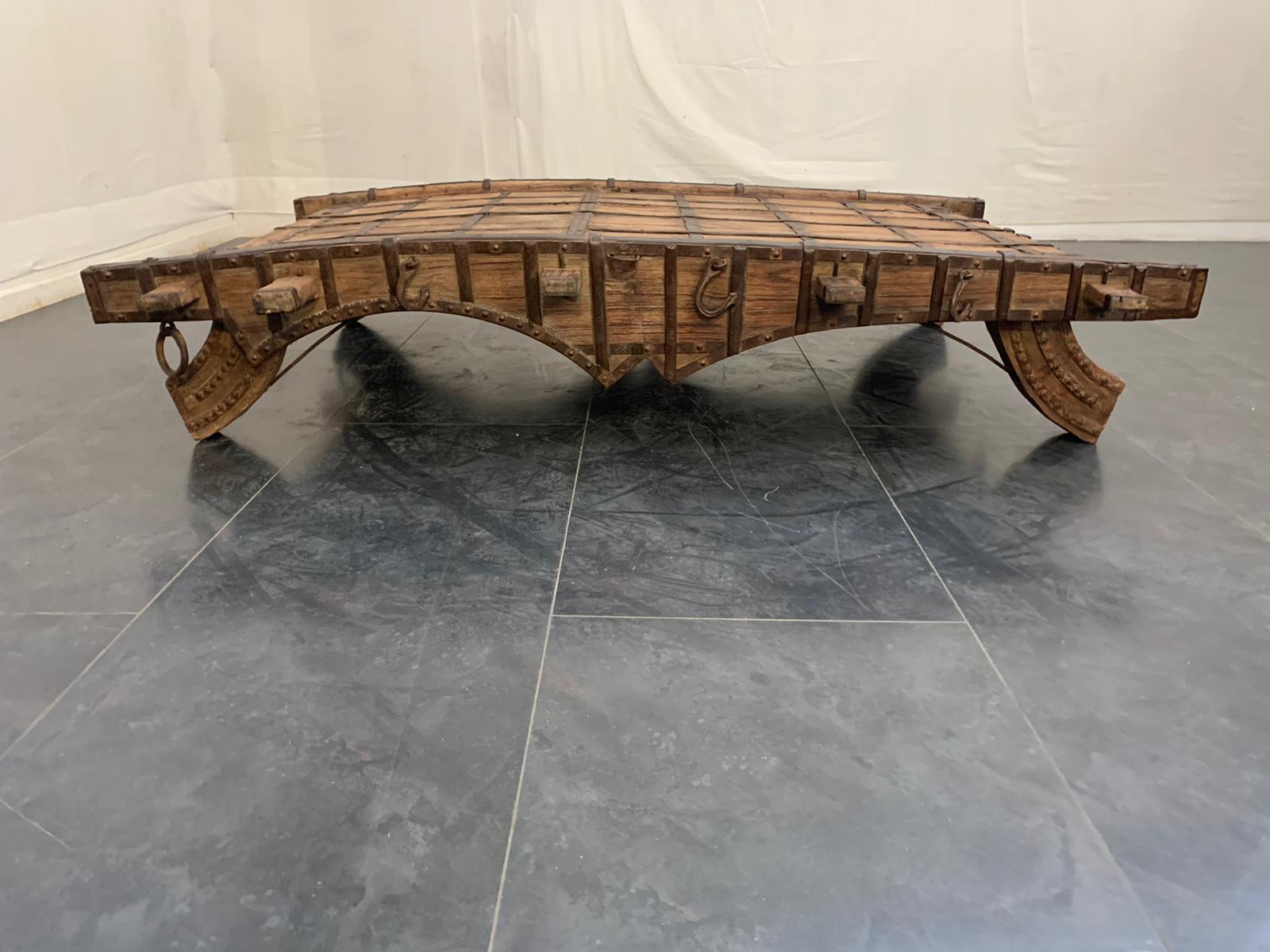 Indian Table in Teak and Wrought Iron In Fair Condition In Montelabbate, PU