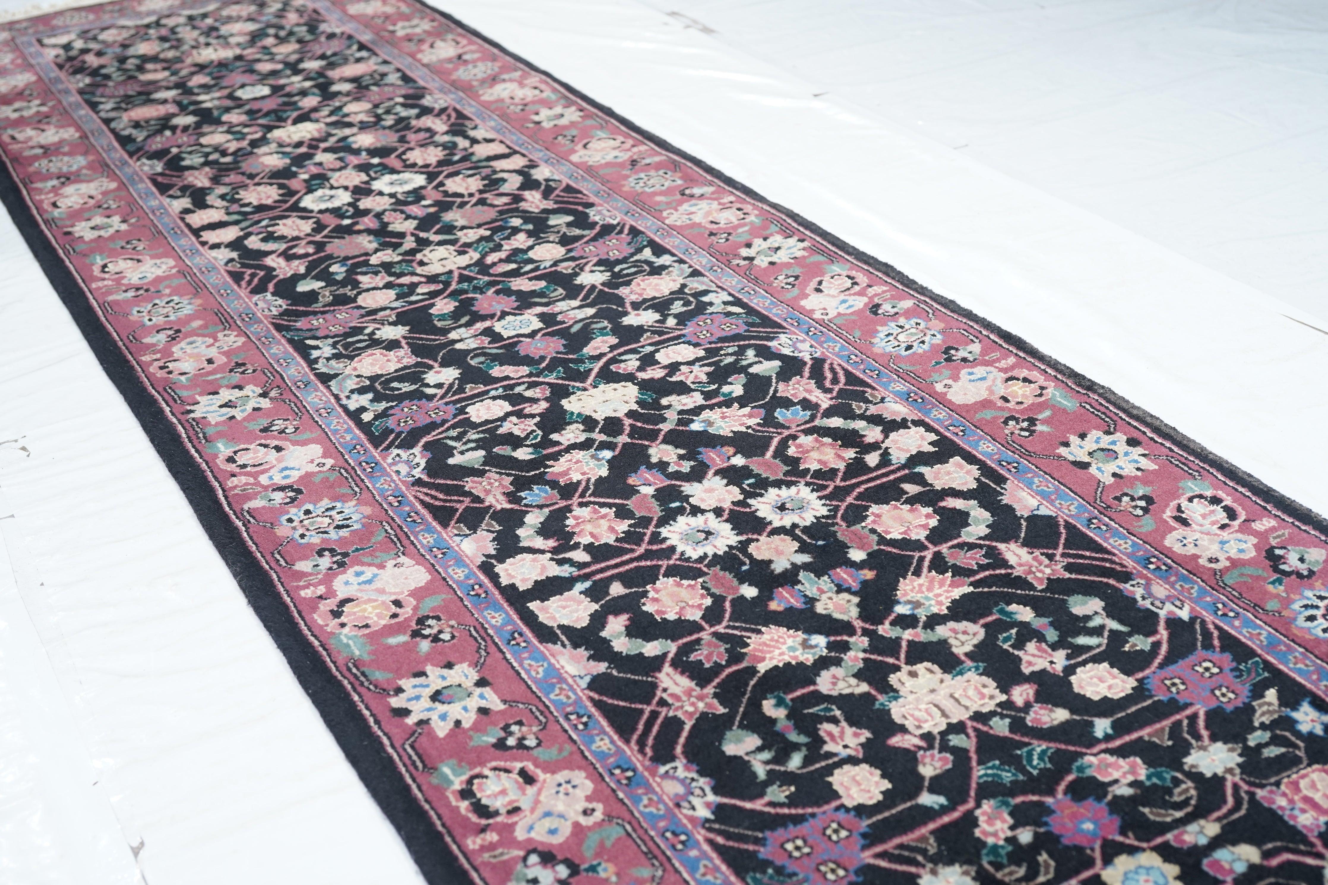 Runner indiano Tabriz 2'3'' x 10'0'' in vendita 1