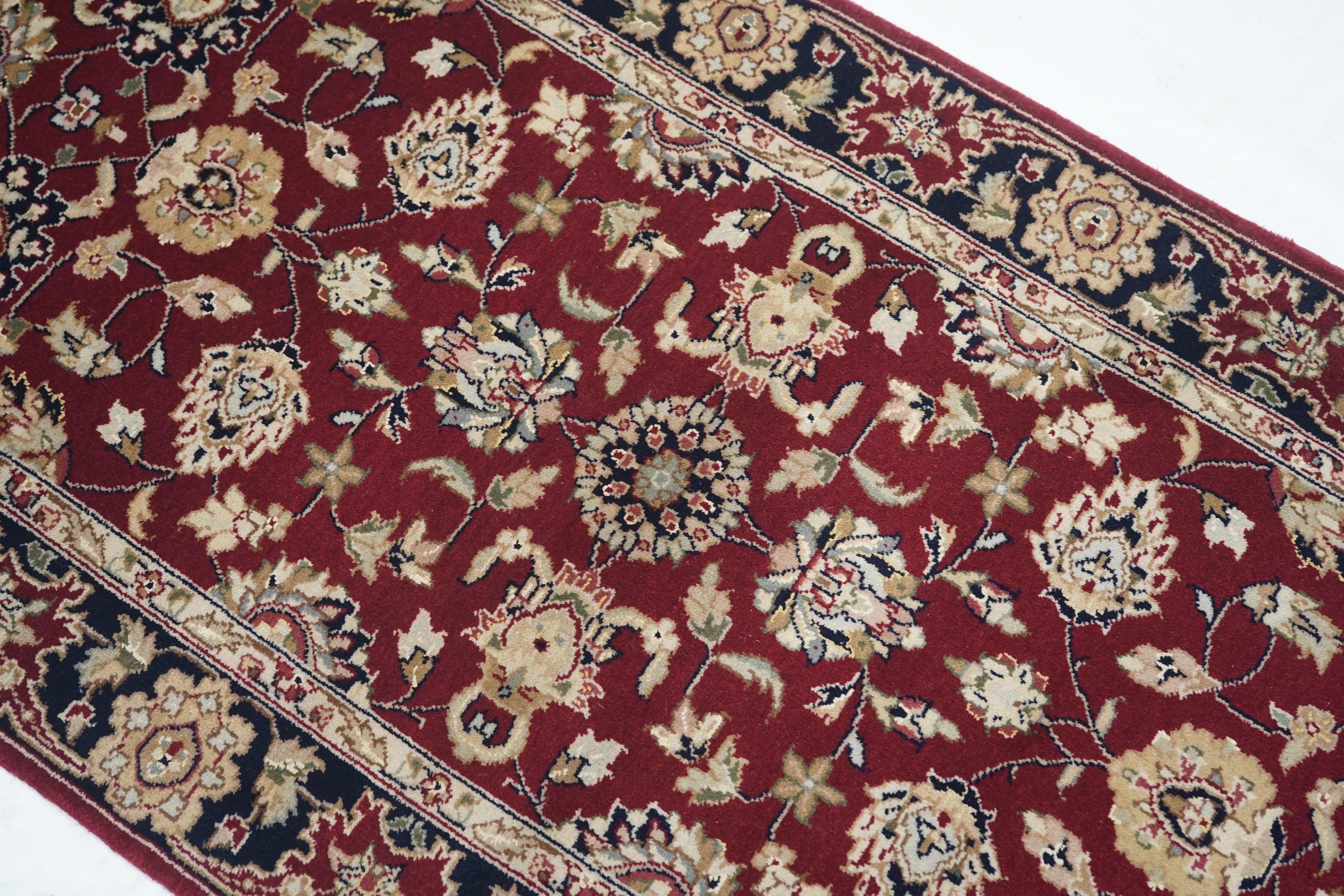 Runner indiano Tabriz 2'3'' x 10'0'' in vendita 1