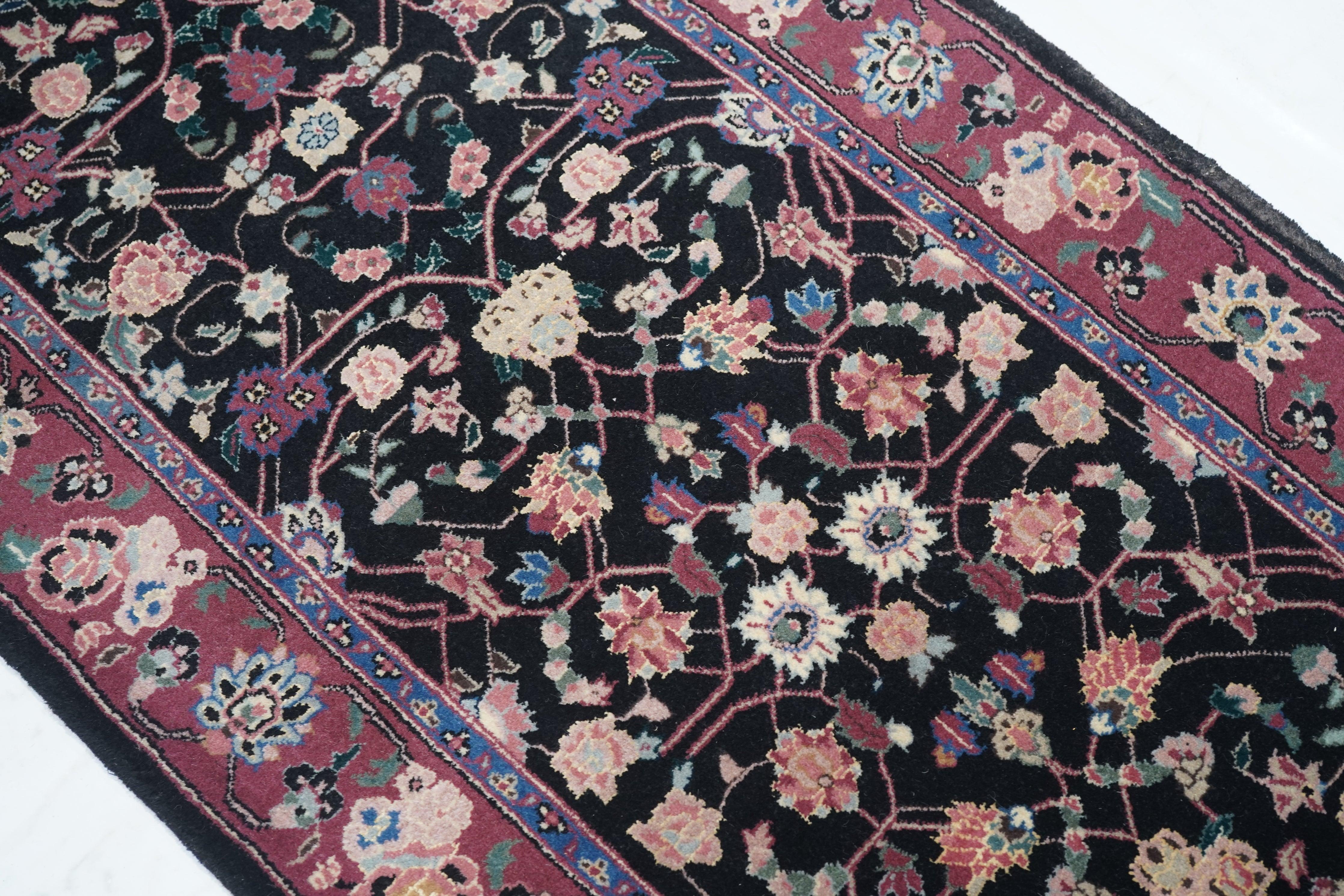 Runner indiano Tabriz 2'3'' x 10'0'' in vendita 2