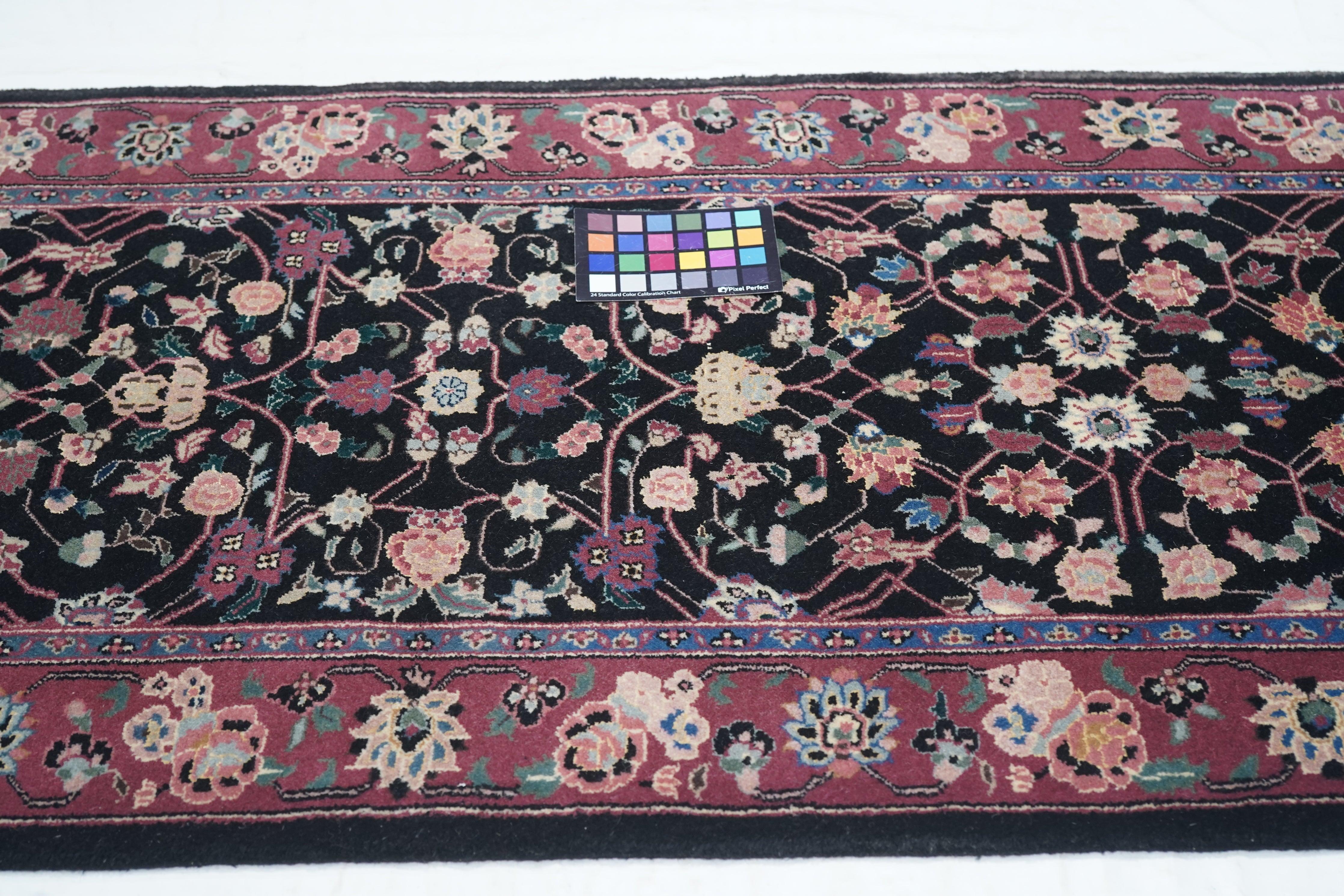 Runner indiano Tabriz 2'3'' x 10'0'' in vendita 3